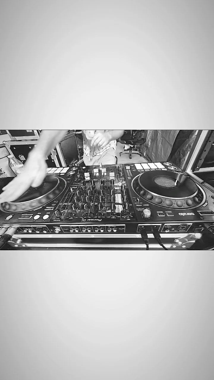 🔥🔥🔥#dj #producer #music #house #housemusic #housusicallnightlong #mixing #djing #liveperformer #performing #talent #skill #hardwork #practice #meditation #love #passion #chaseyourdreams #gethatshit #motivation #musiclover #manifestit