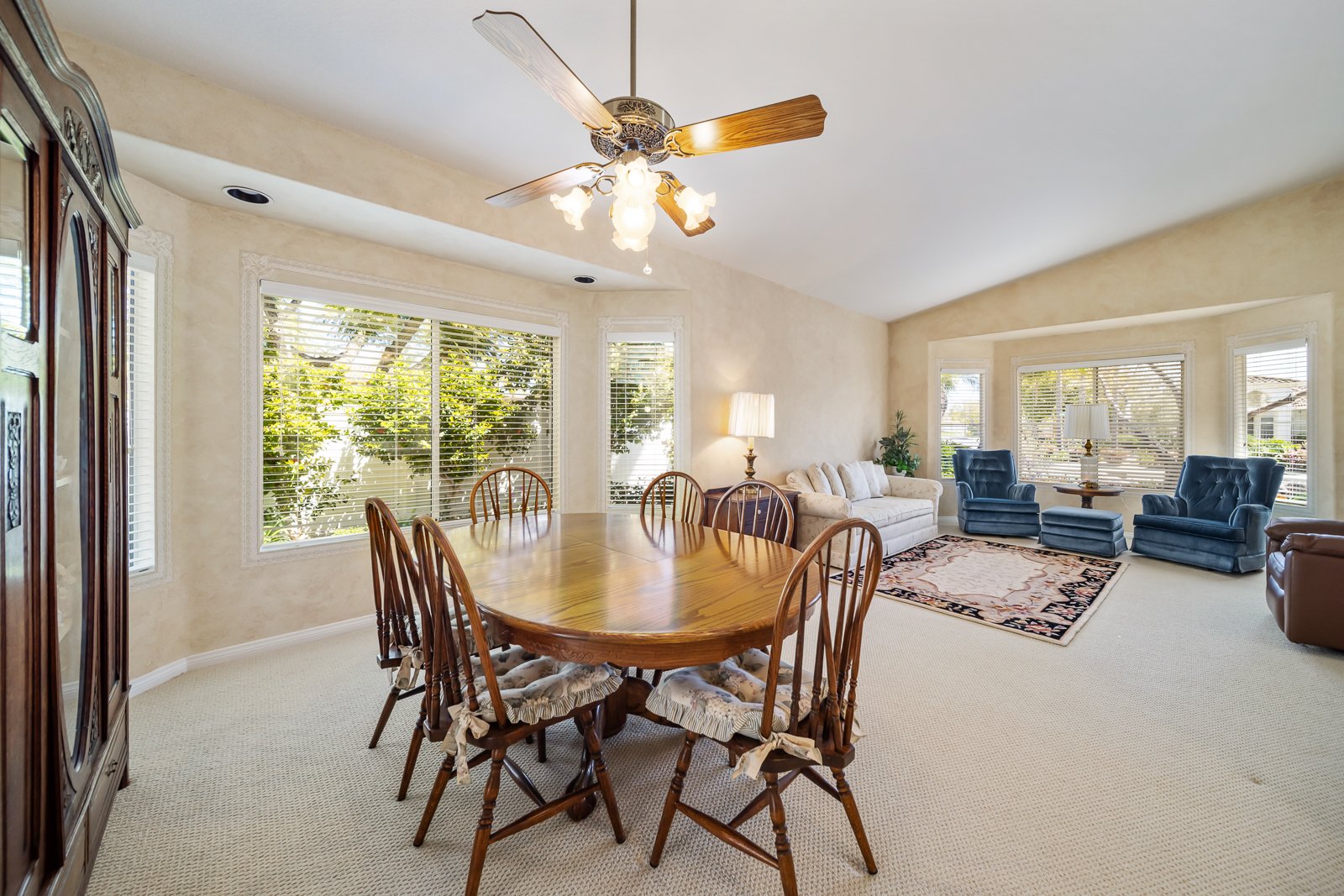 09_Living Room 1.jpg