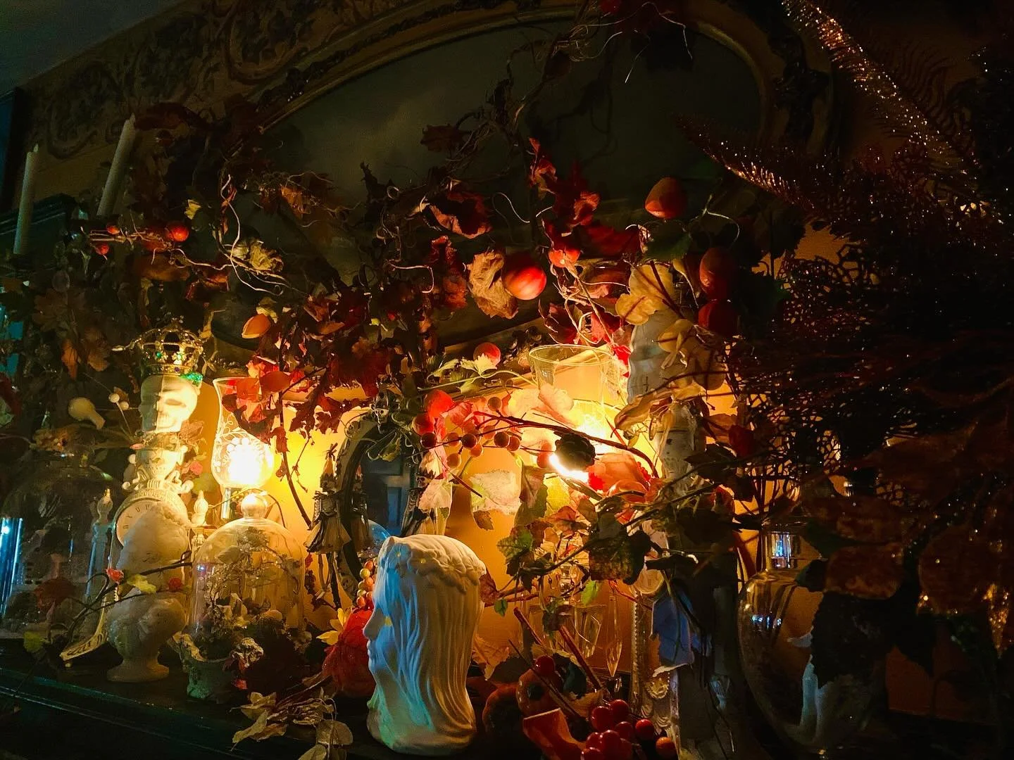 Fireplace mantel is ready for Autumn.
#design #style #mantel #fireplace #autumnfoliage #thisandthat #goth #spooky #Halloween #witchy #recycle