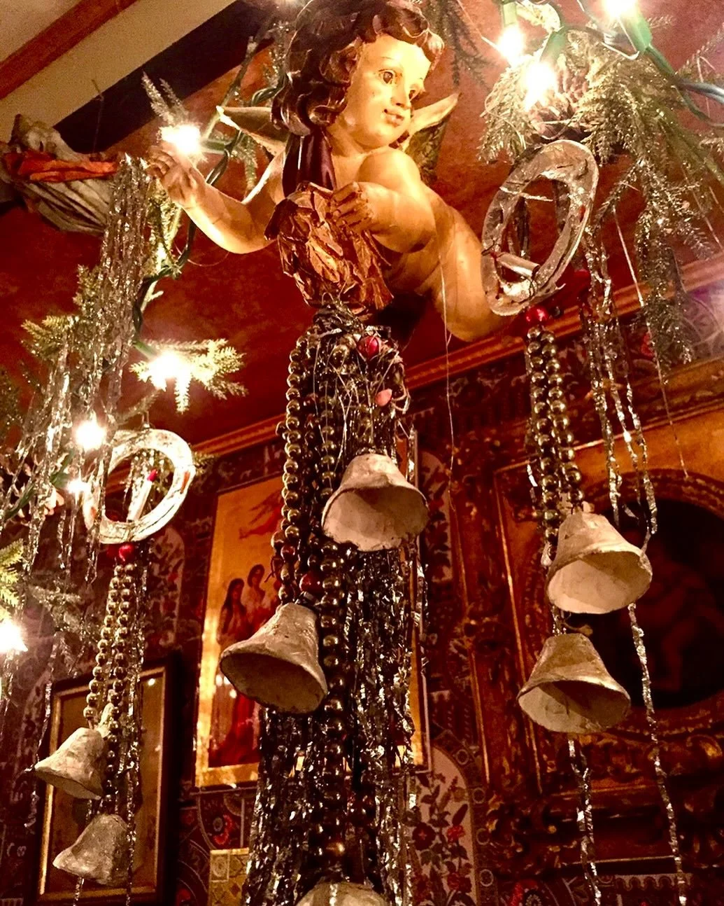 Archangels are starting to fly.
#angels #archangels #Christmasdecorations #vintage #vintagedecirations #Italiancarvedangels #silverbells #oldtinsel #leadtinsel #holidayspirit