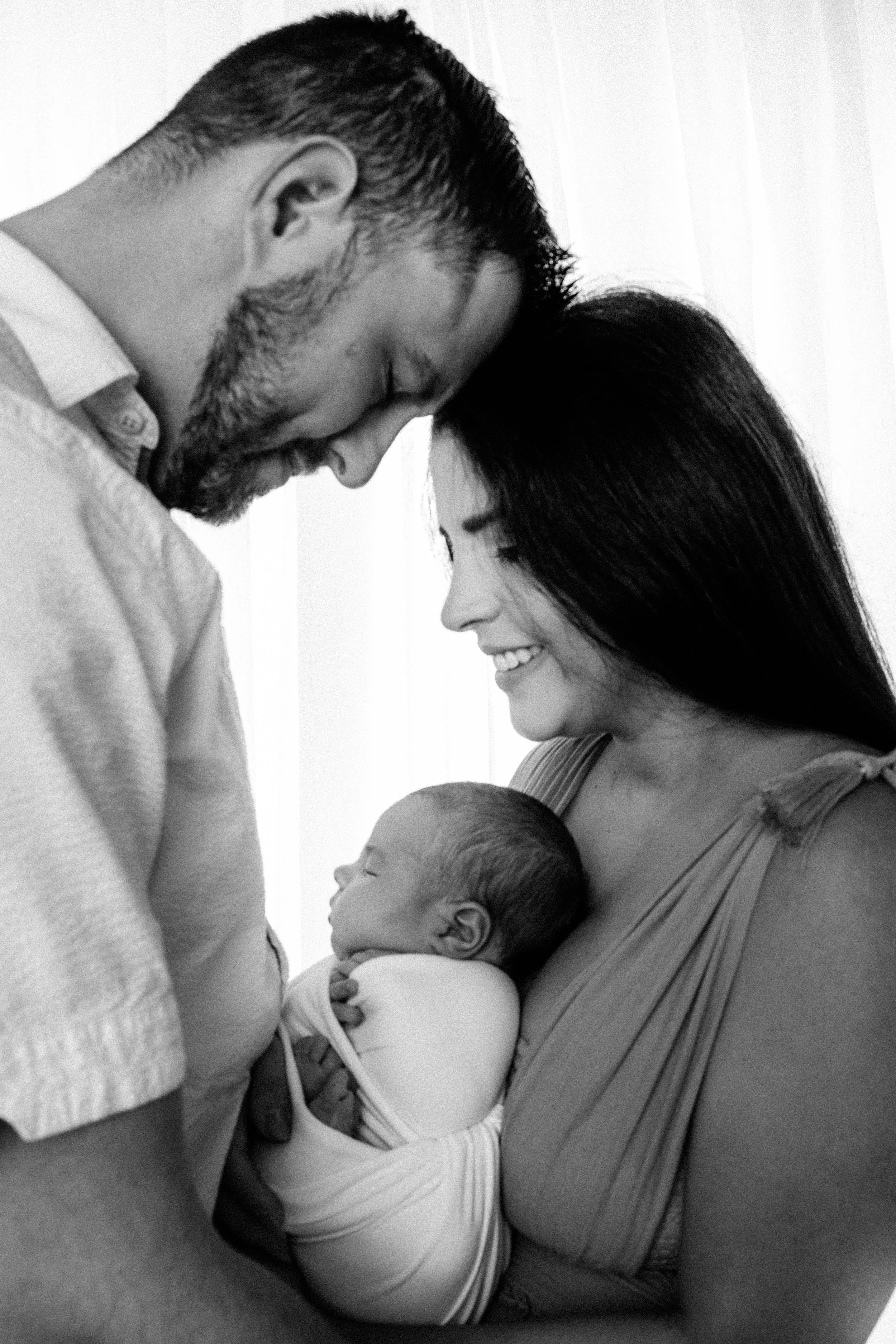 20250903 newborn family session-05.jpg