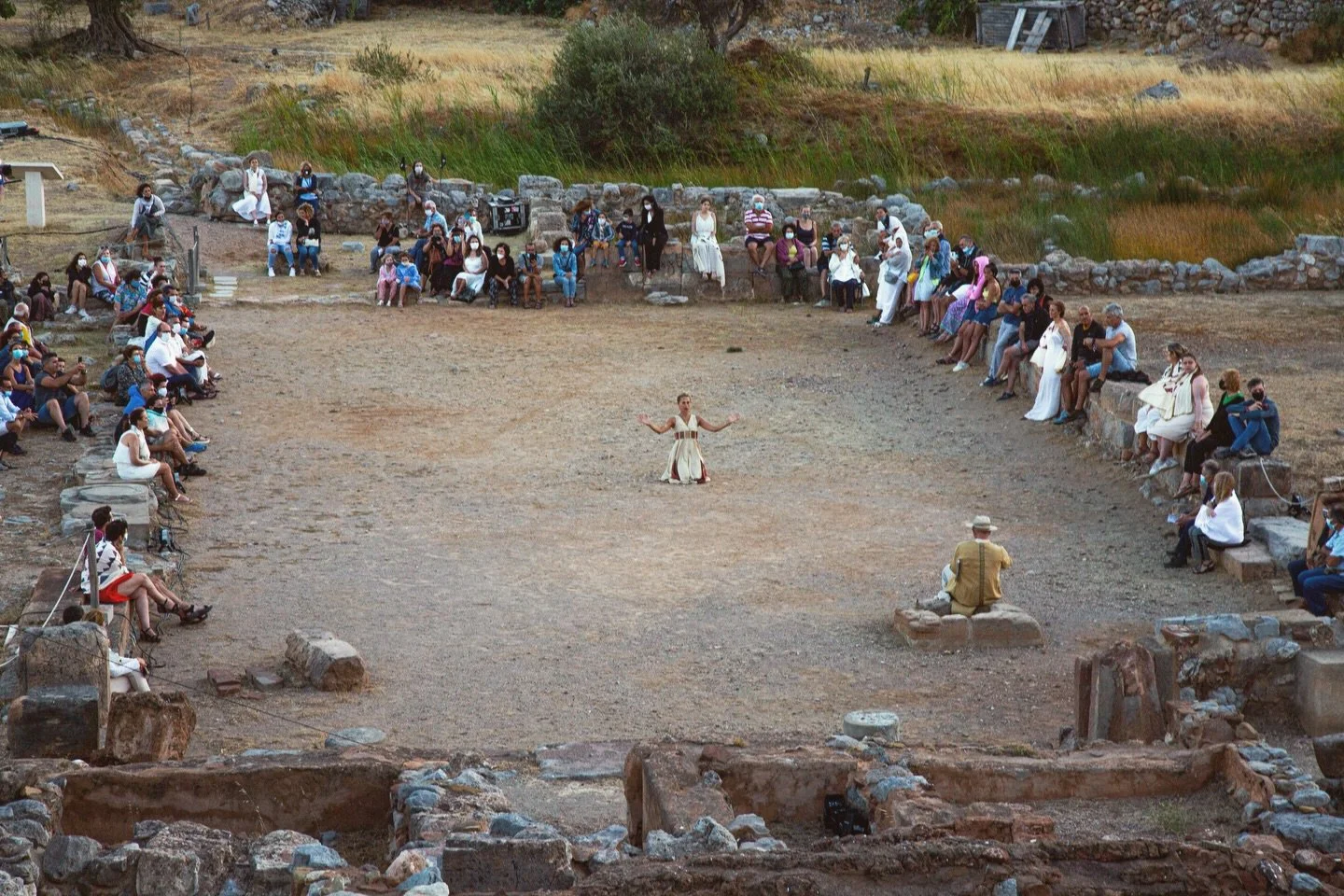 The work draws from the idea of the Great Mother as a symbol of a cyclical and interconnected world.

In Minoan Crete, this perspective is reflected in a culture where nature, daily life, and spiritual practice were closely linked, and where balance 