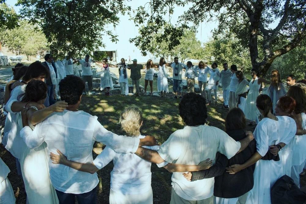 What we witnessed at the Temple of Apollo Epicurius was more than a performance it was a new beginning. In that space, something fresh emerged, as each step and sound built a future unfolding before us.

📸 by @maria.toultsa 

The performance was co-