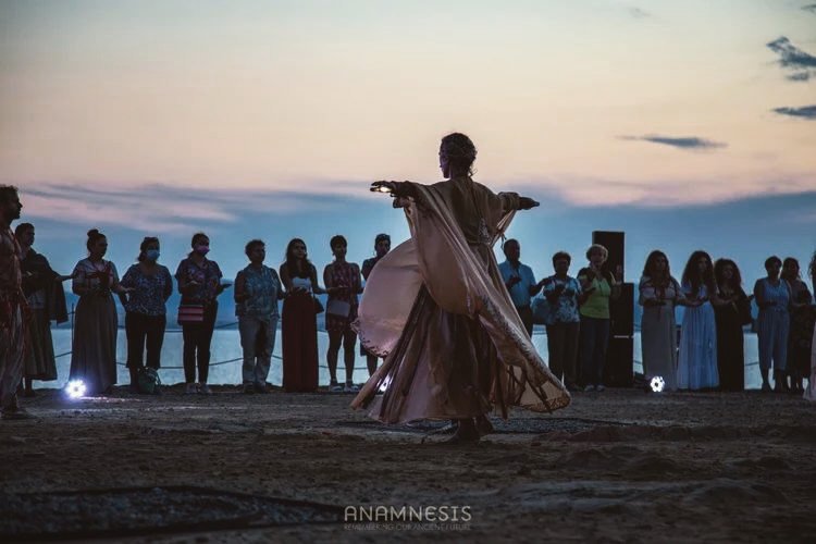 Anamnesis is a site-specific, multidisciplinary, participatory ritual in sacred spaces, where art, mythology, and memory intertwine. It invites us to step into a living experience, awakening imagination and a deeper connection to history, nature, and