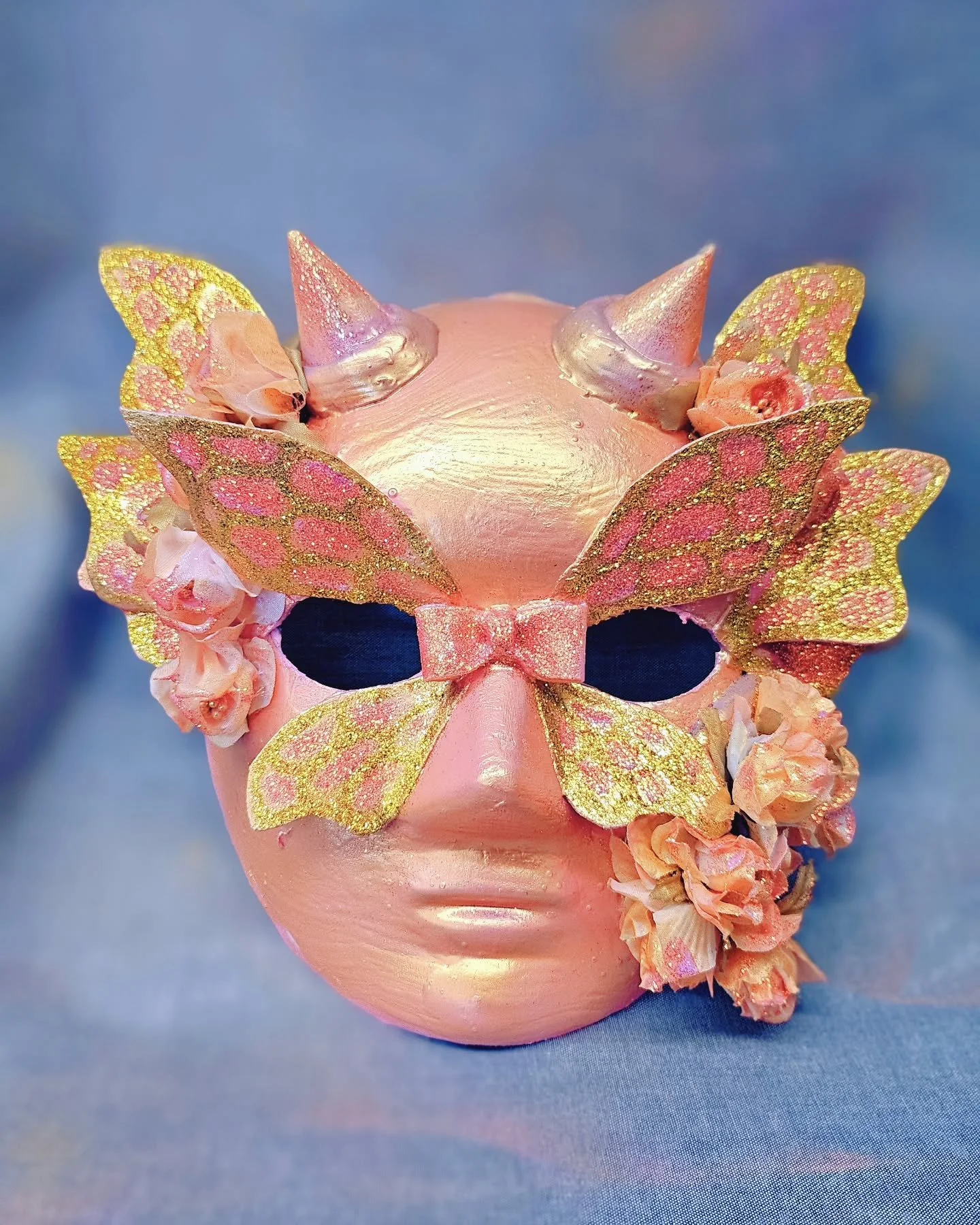 Romeo et Juliet...
Lots of mask making, and I wish I took a photo of the mask being worn! Alas! Here's my creation, from some sort of concept doodle 😅 Also how Fourth Planet's octopus was born...
What a cast! This semester of shows has just been phe