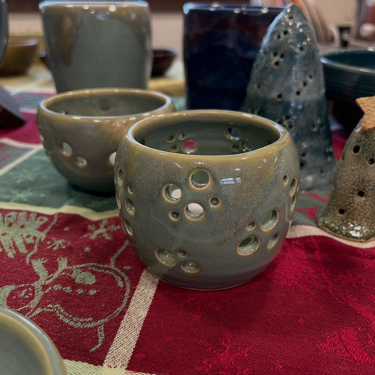 Studio is full! Anyone need a little stocking stuffer? Big stocking stuffer? Plenty of gems still left after my studio sale today. Let me know! 🎄