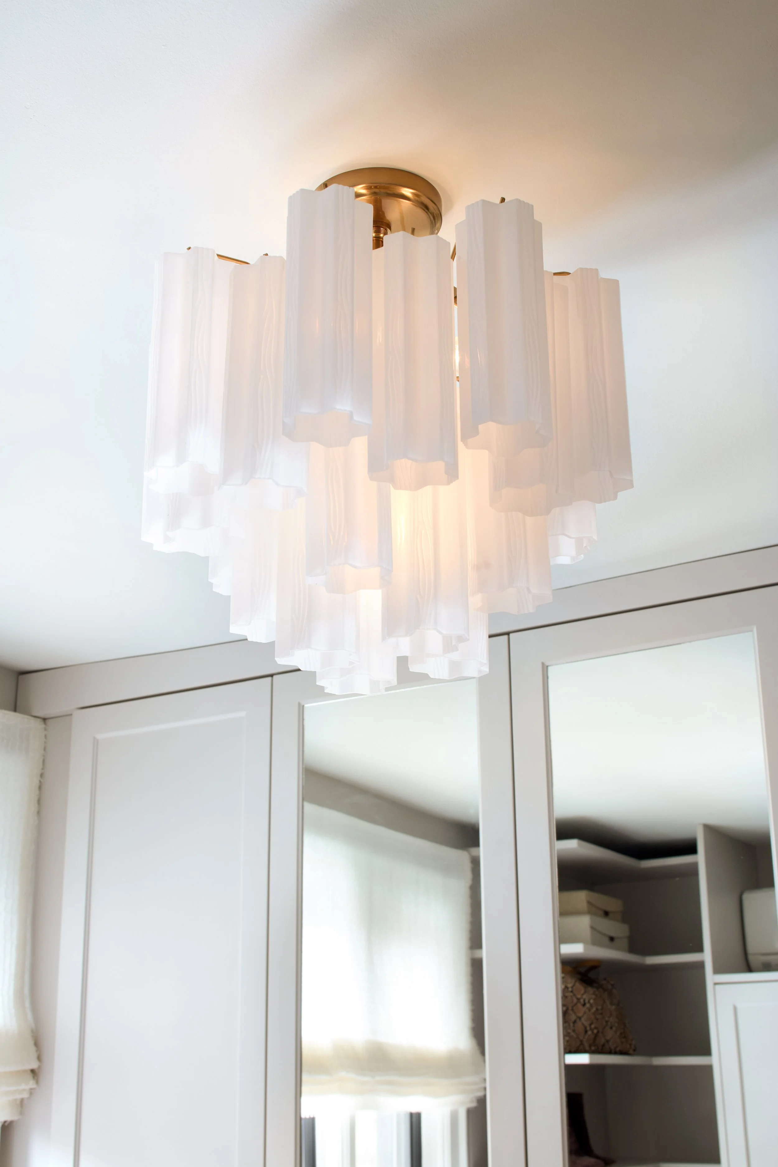 Dressing Room_02_Chandelier.jpg