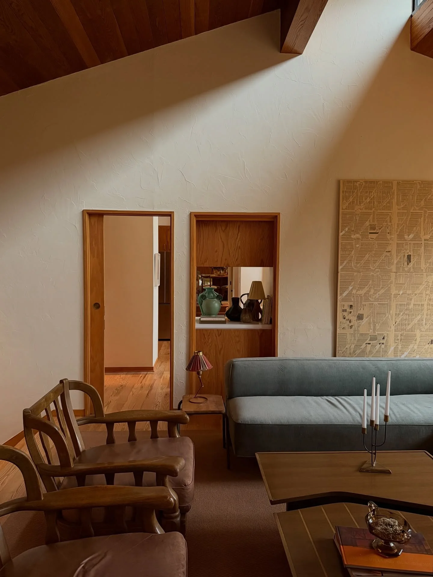 forever changed after visiting the former family home of Thayer Coggin - a mid-century gem originally designed by Milo Baughman 🕰️ thank you @prb.collection + @mjradziewicz for the experience!!