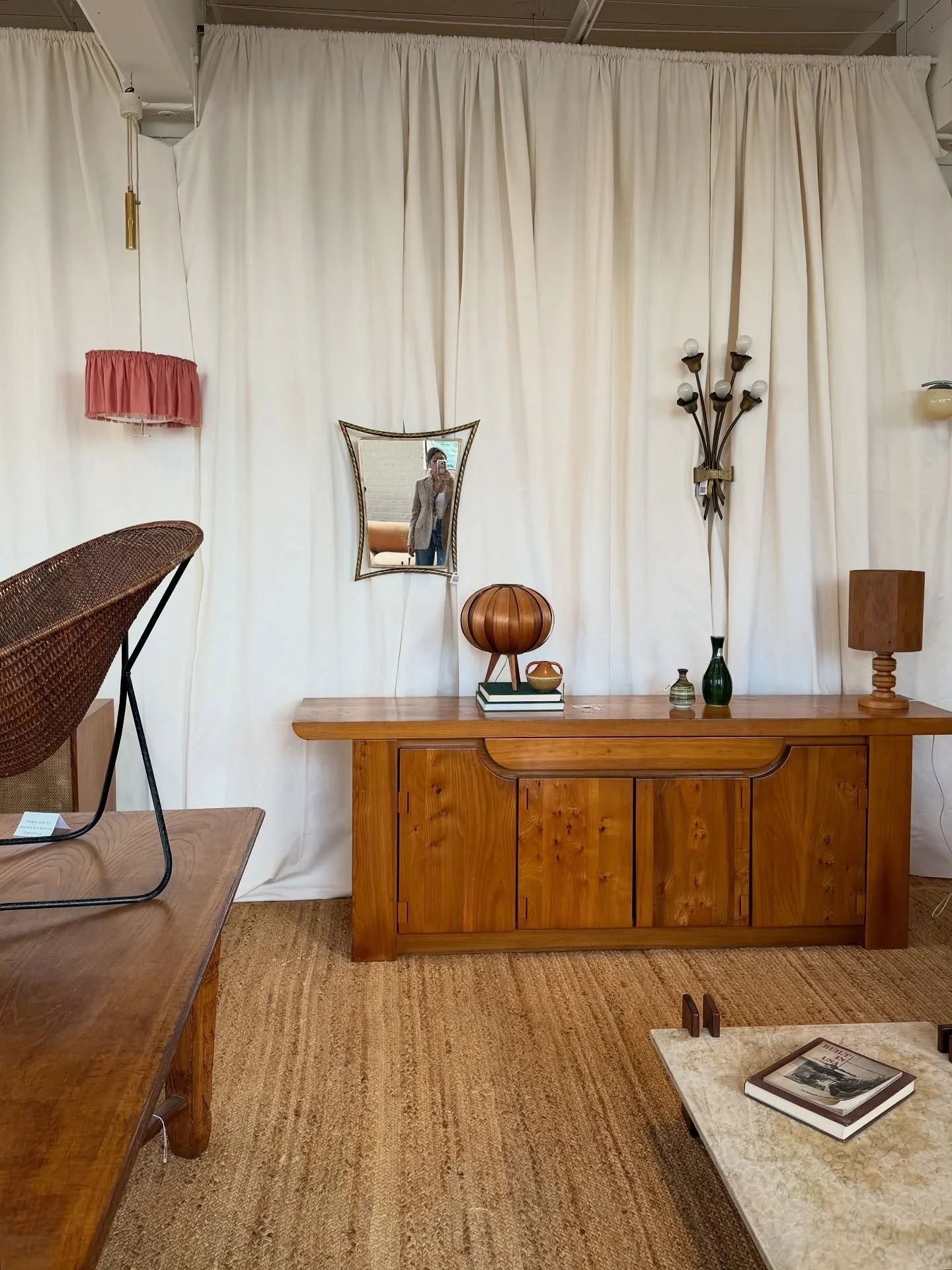 went to a design fair known for debuting what&rsquo;s new but managed to find all the antiques 🔍 @highpointmarket