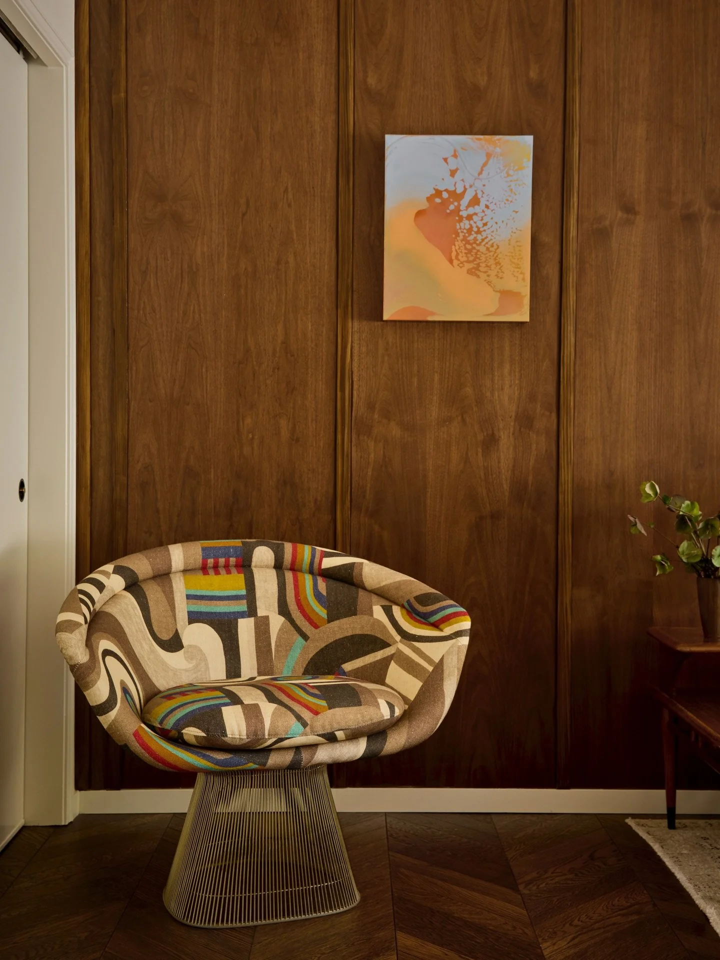 never had I ever seen a Warren Platner wrapped in a bold @lamaisonpierrefrey fabric ⚡️

on view in @ad_italia