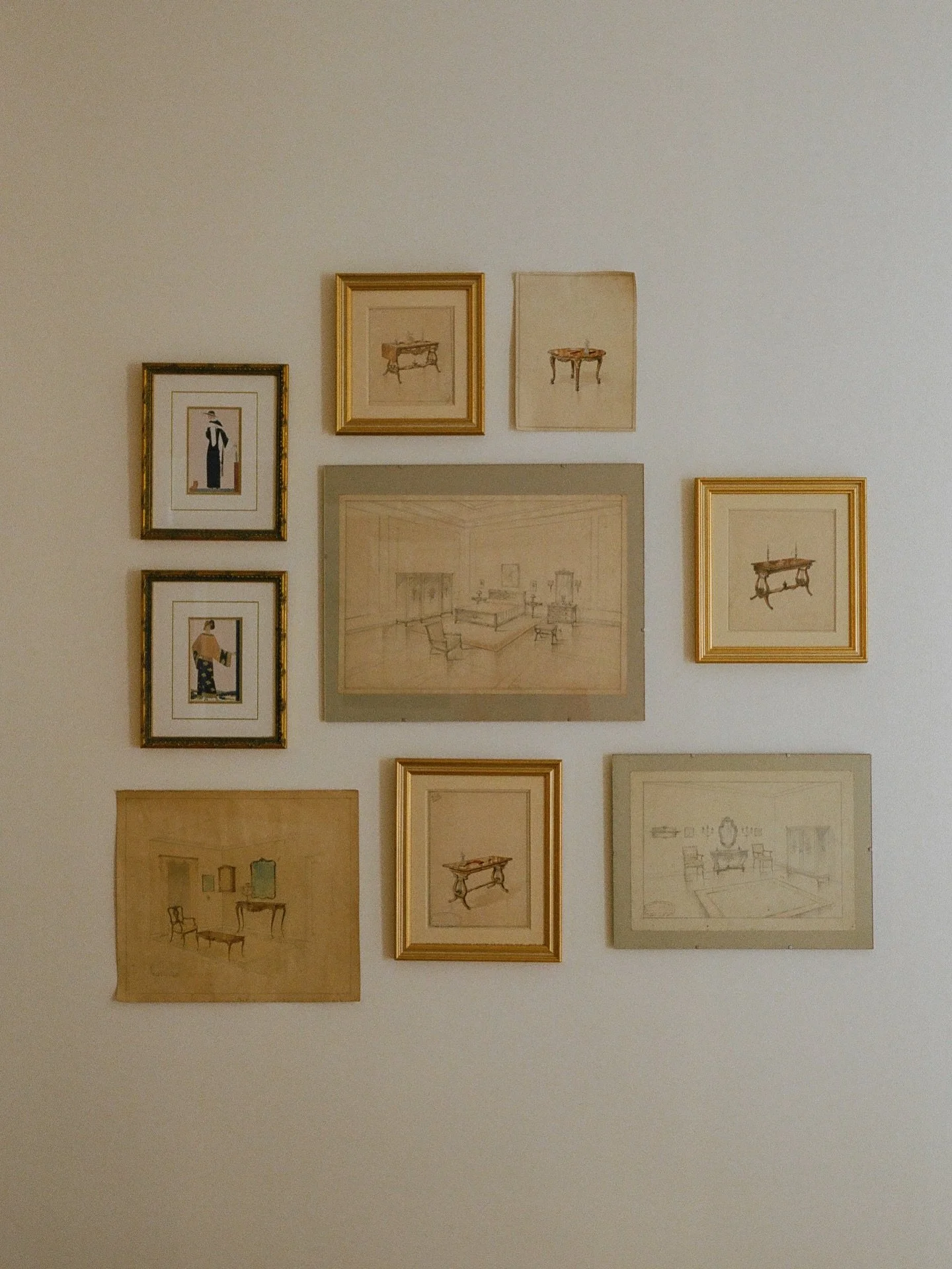 a collected wall of flea market finds 🥀

shared by @admiddleeast