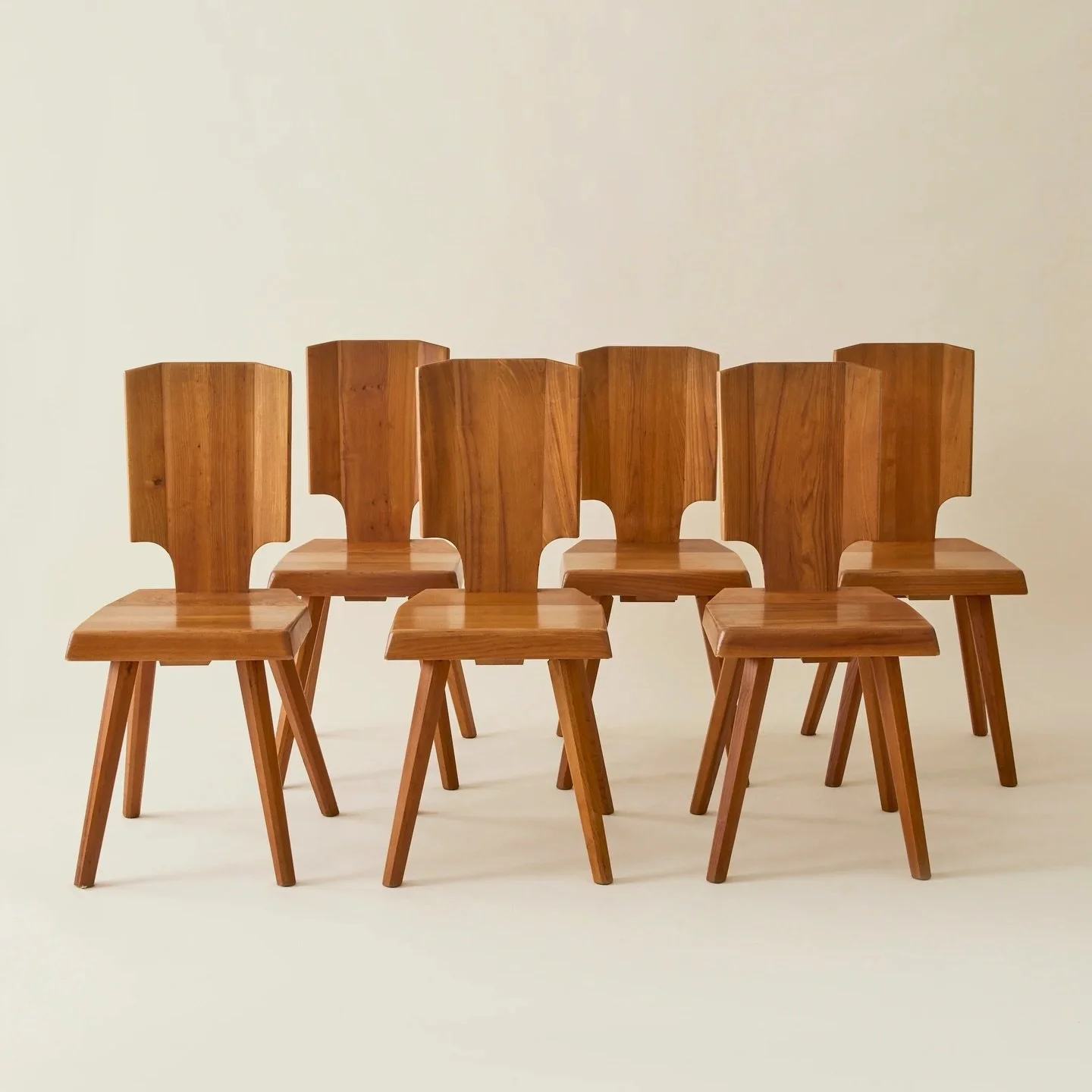 locked + loaded 🔒

Pierre Chapo S28 elm dining chairs for our Woodside residence via @hopp_home