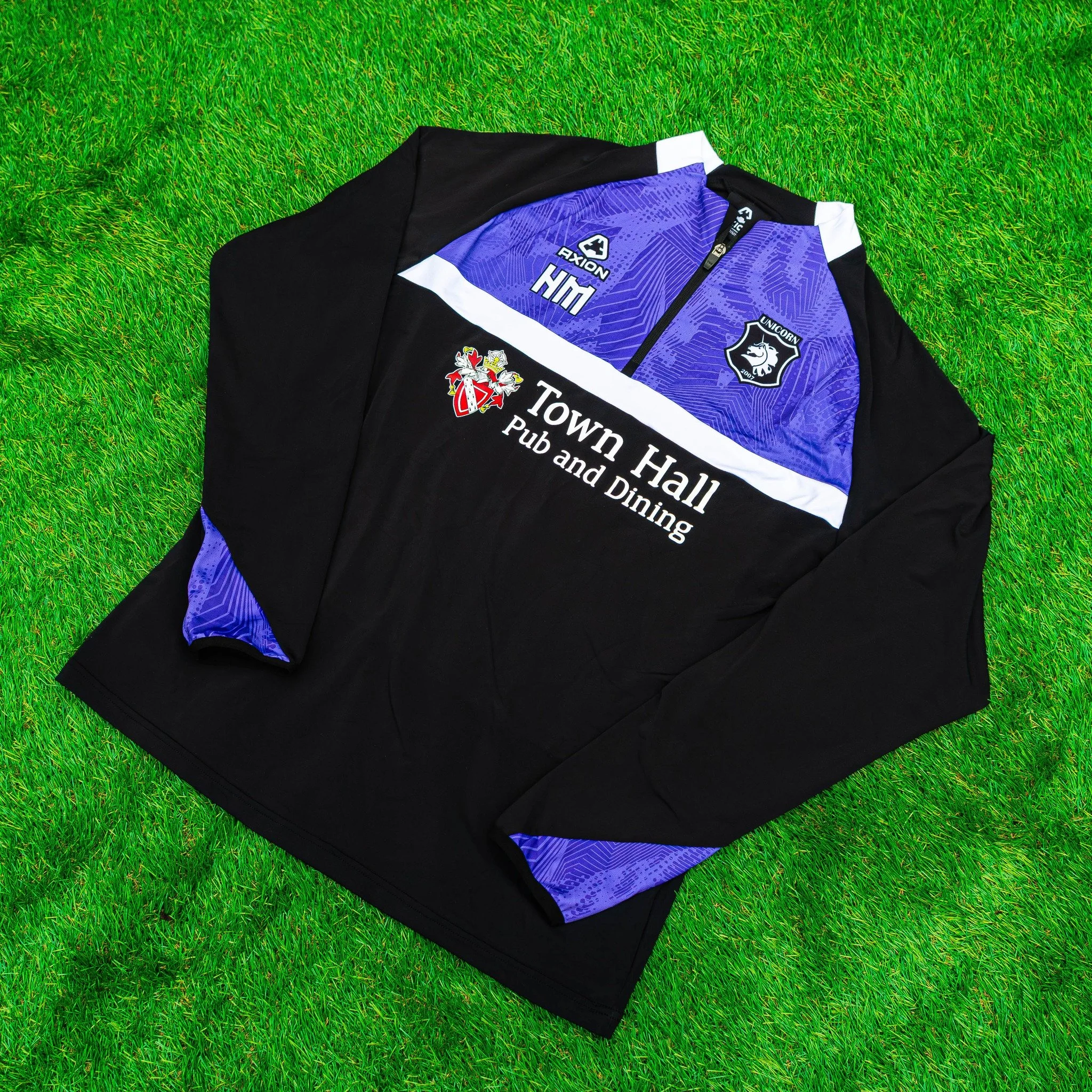 Quarter Zips for @unicornfc2007 , produced and designed bespoke by AXION

See what we can do for your squad, message us for a quote today!