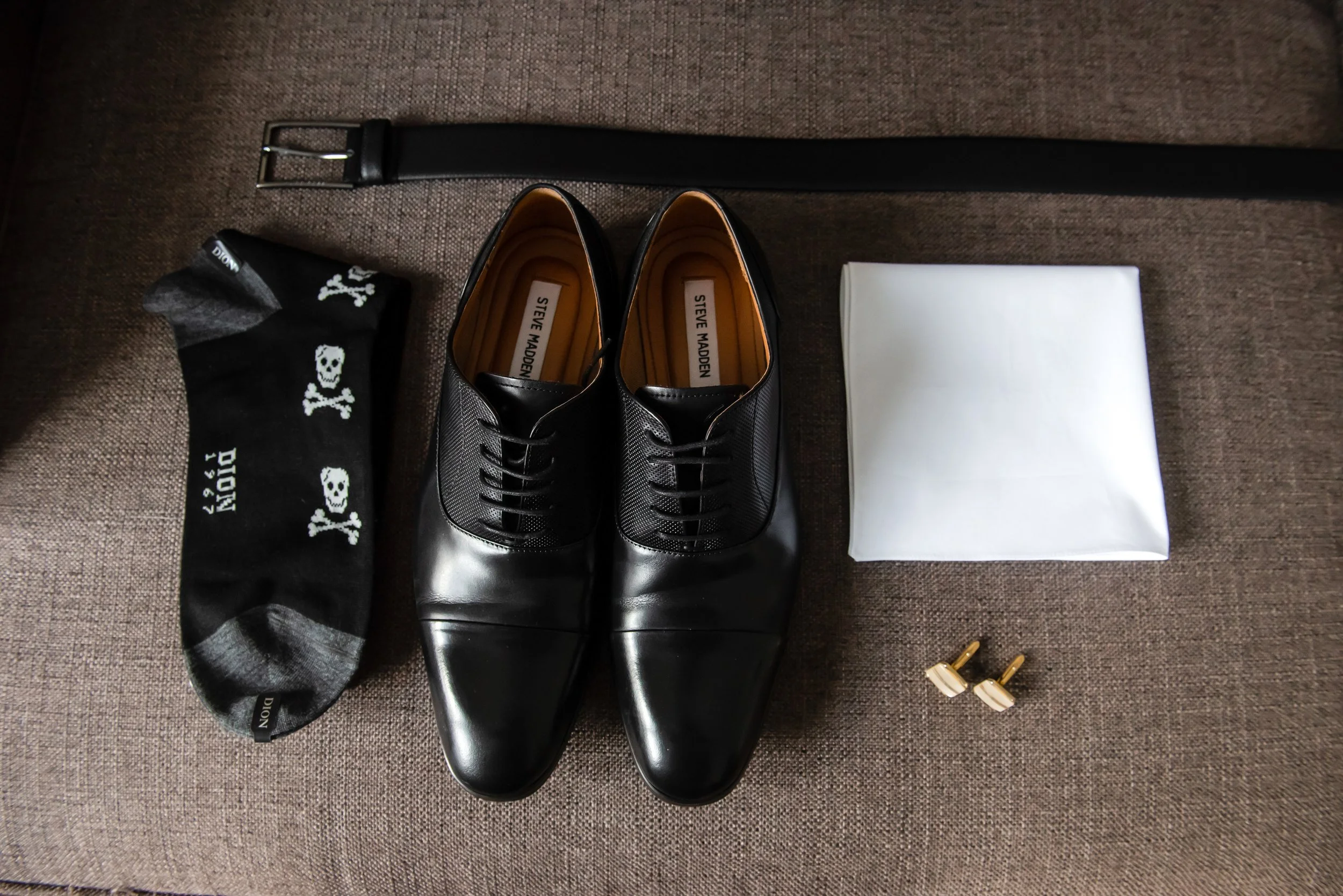 01-lay-flat-of-grooms-details.jpg