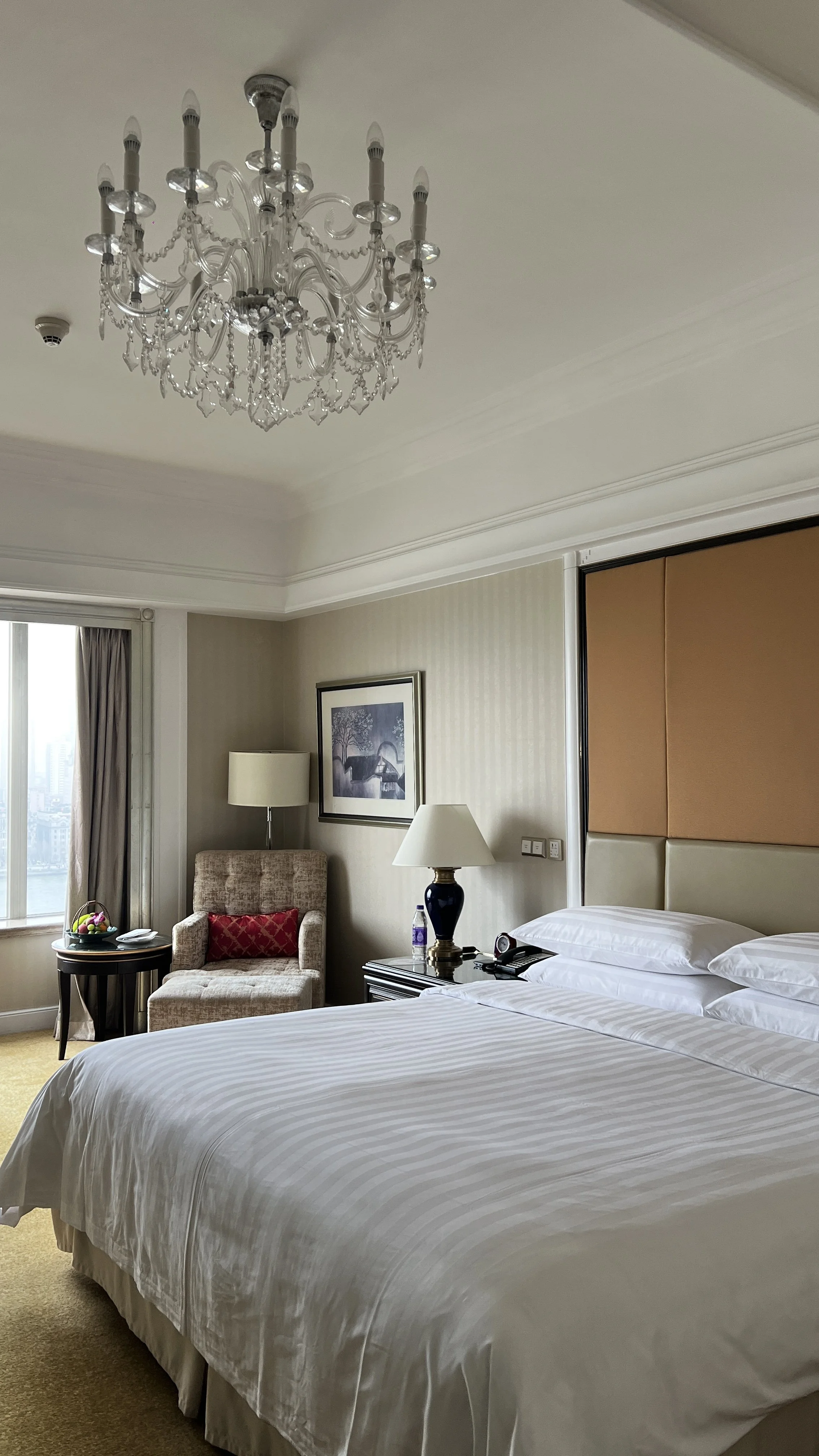 River Wing Deluxe Bund King Room (2).JPG