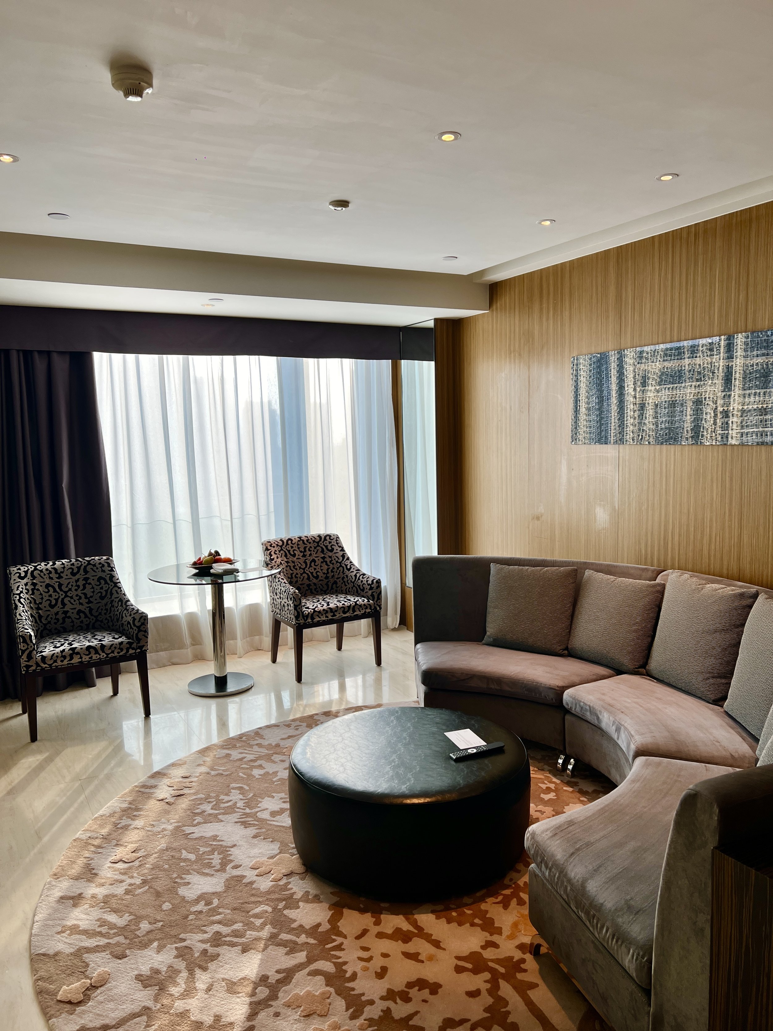 Club Suite 65 King - Lounge.JPG