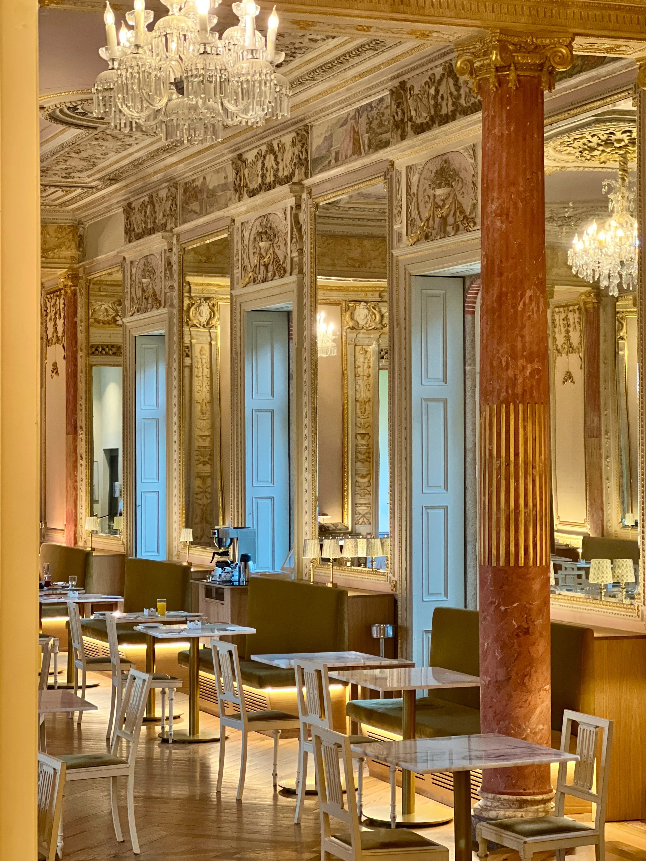 Le Palais Restaurant (1).jpg