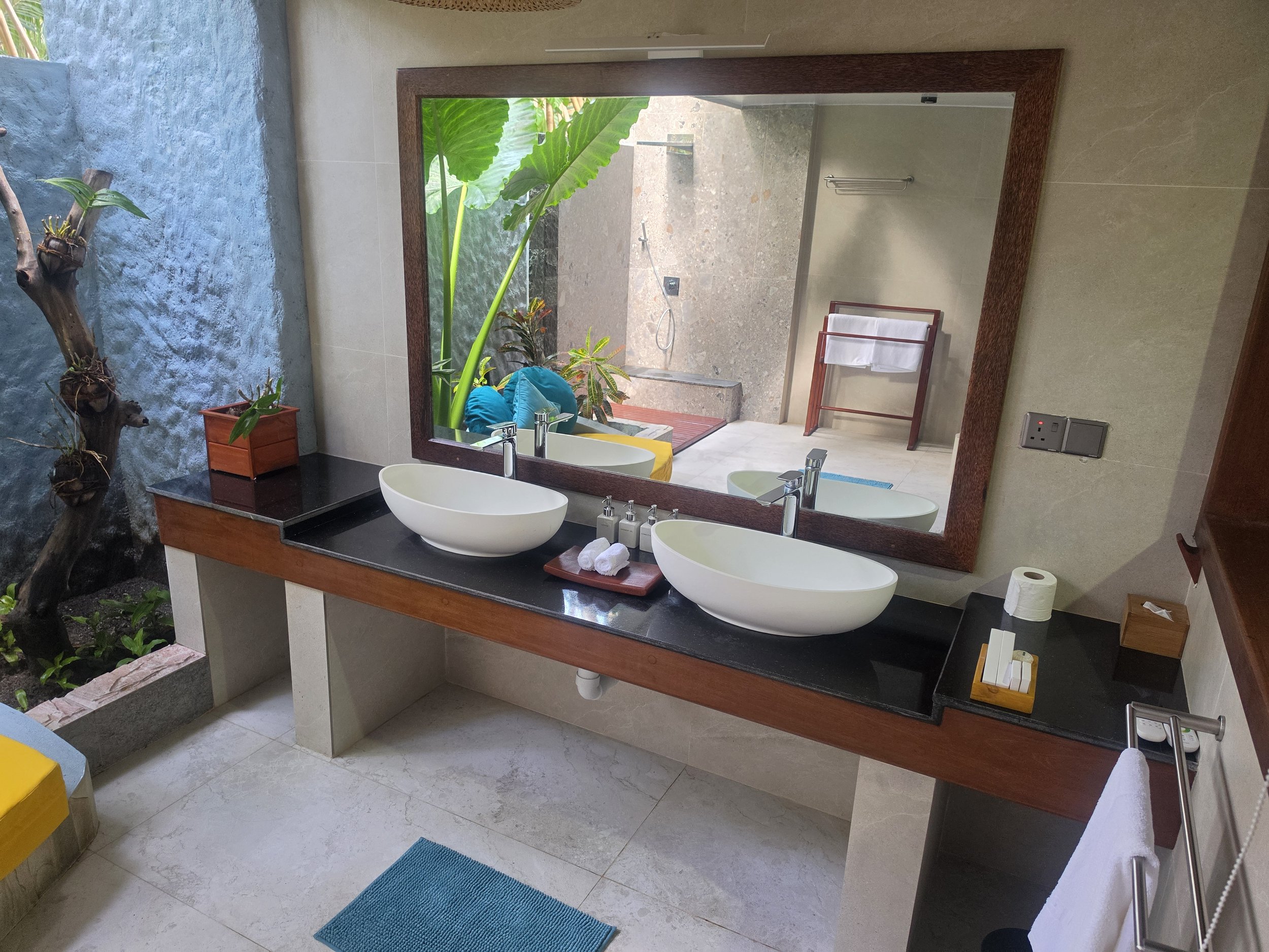 ILR bathroom 3.jpg
