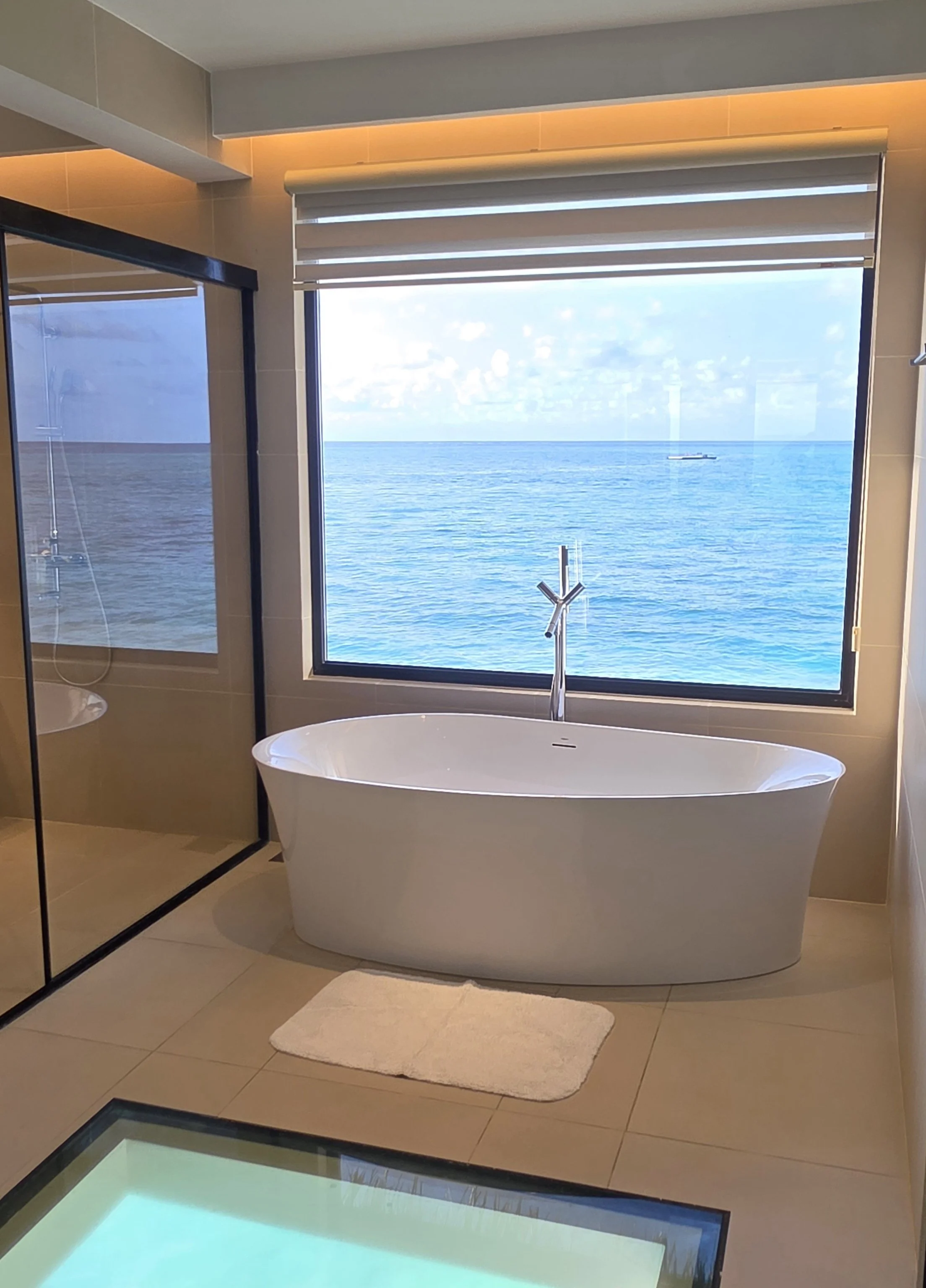 overwaterresidencebath.jpg