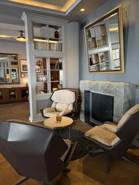 Lobby sitting area .jpeg