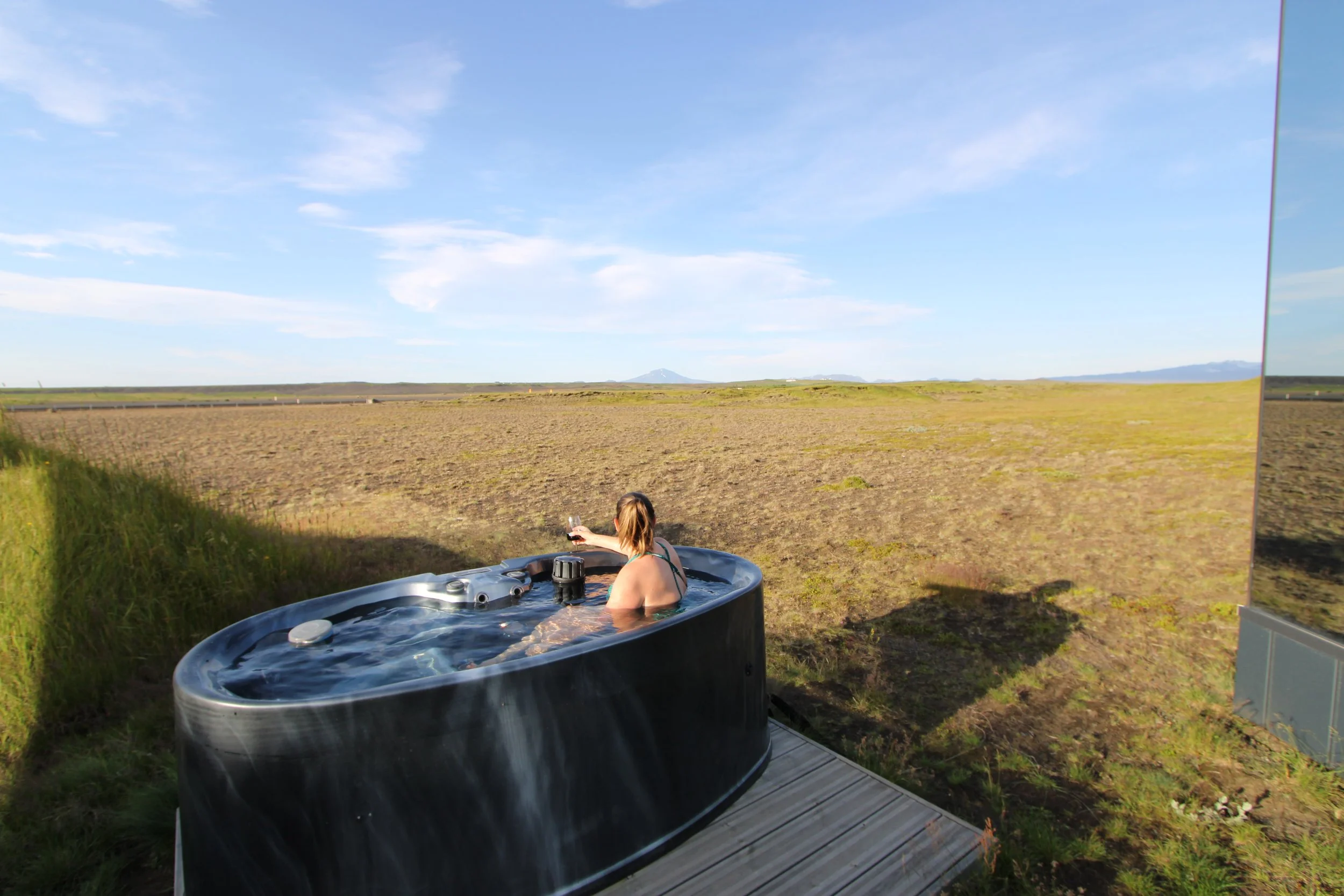 aura retreat hot tub .JPG