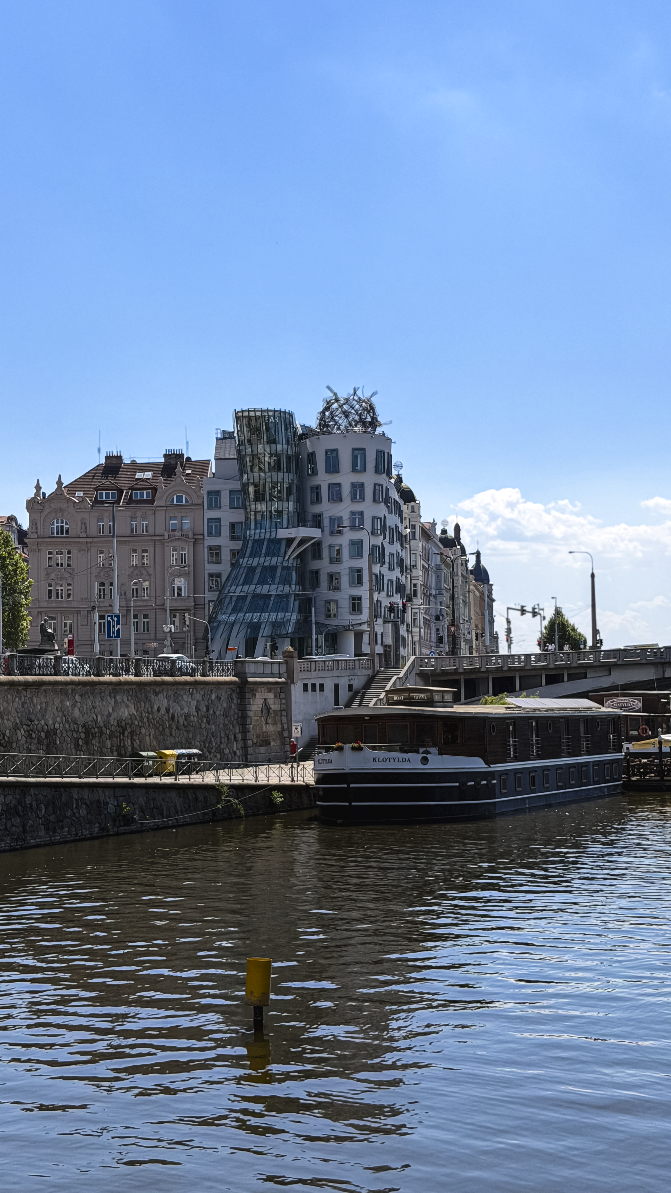 Dancing House-2.png