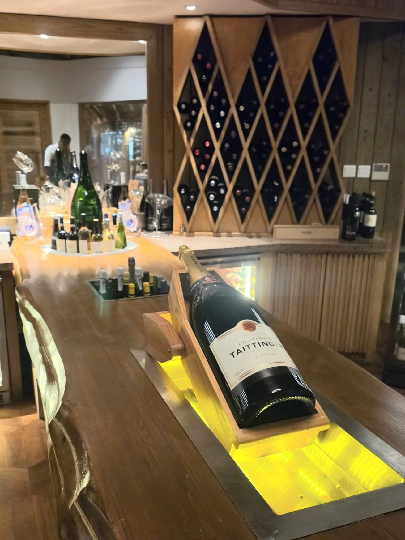 CHAMPAGNE2.JPG