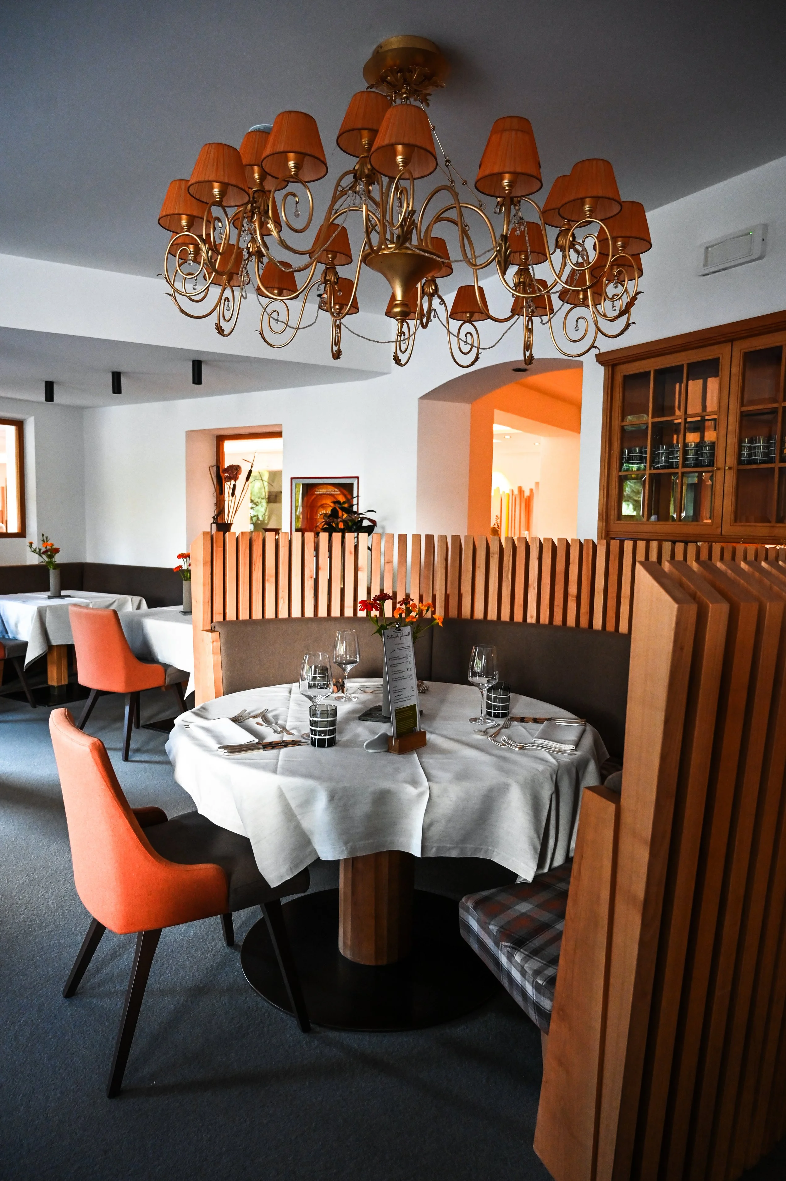 Dining1.jpg