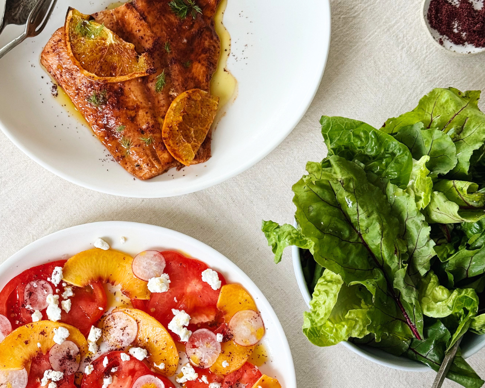 Middle Eastern Salmon with tomato and green leaf salad