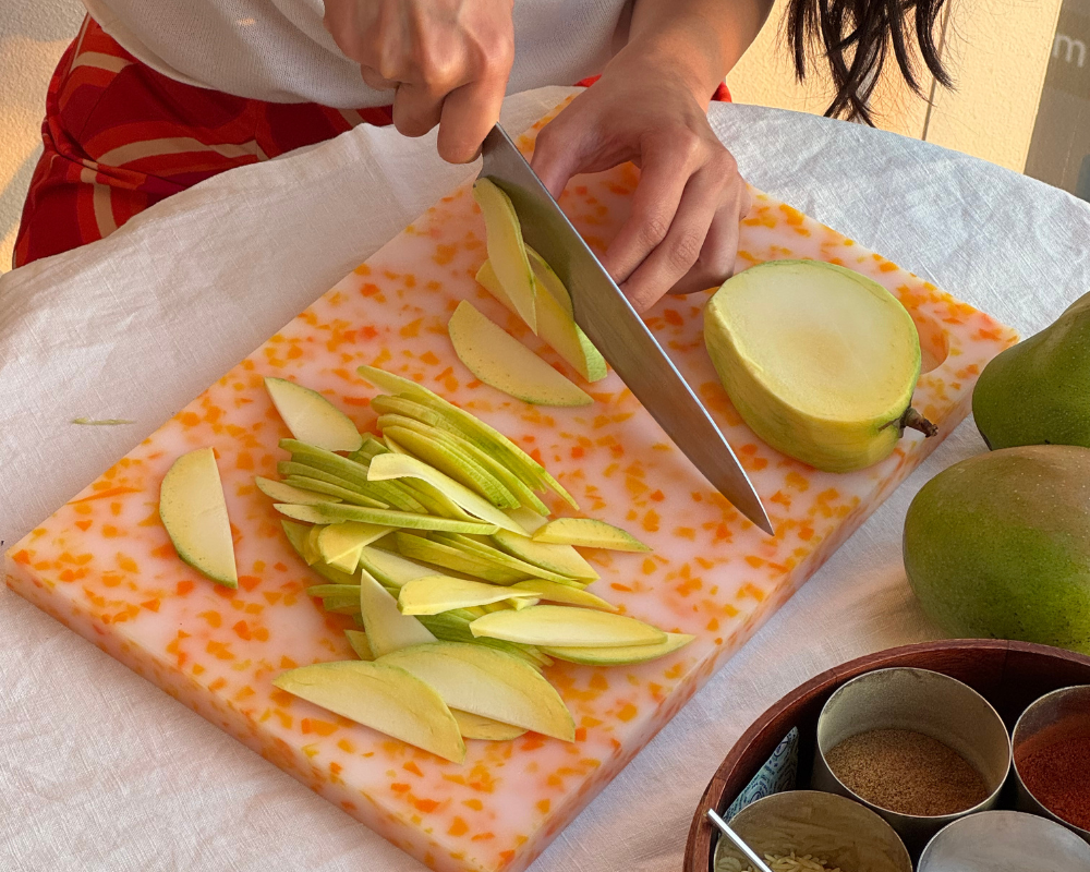 Raw mango being sliced.png