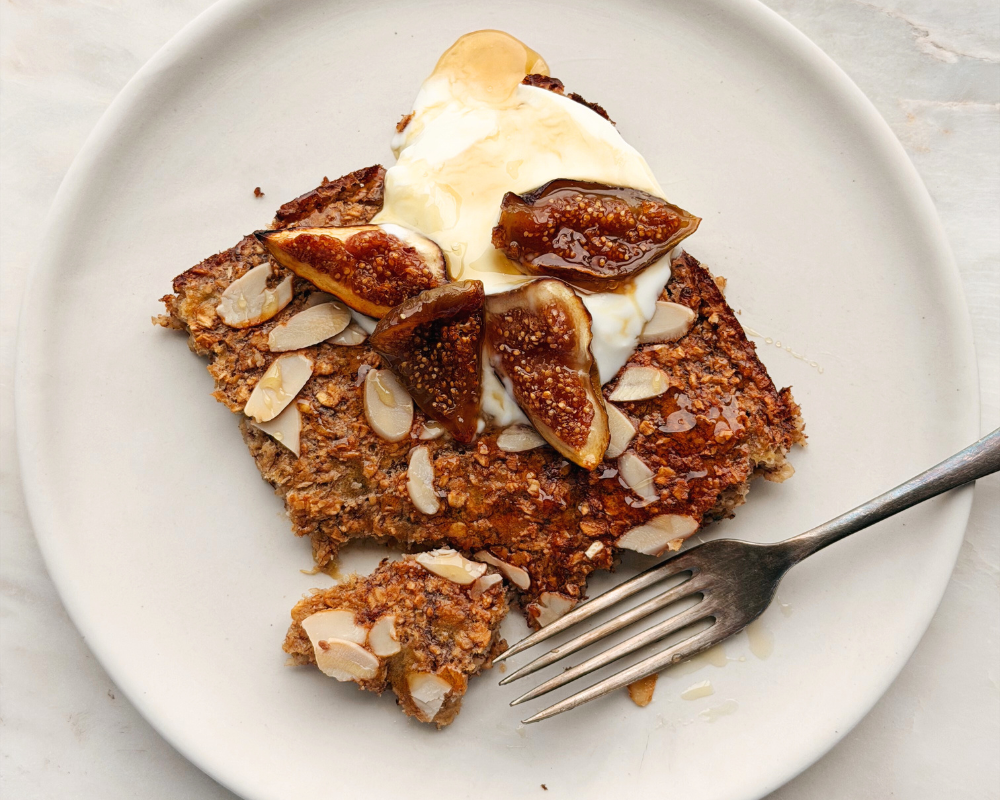 Baked oatmeal with grilled figs.png