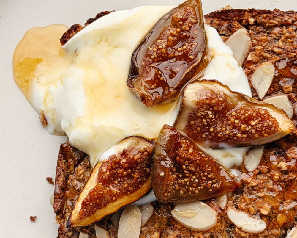 Oatmeal with figs and yoghurt.png