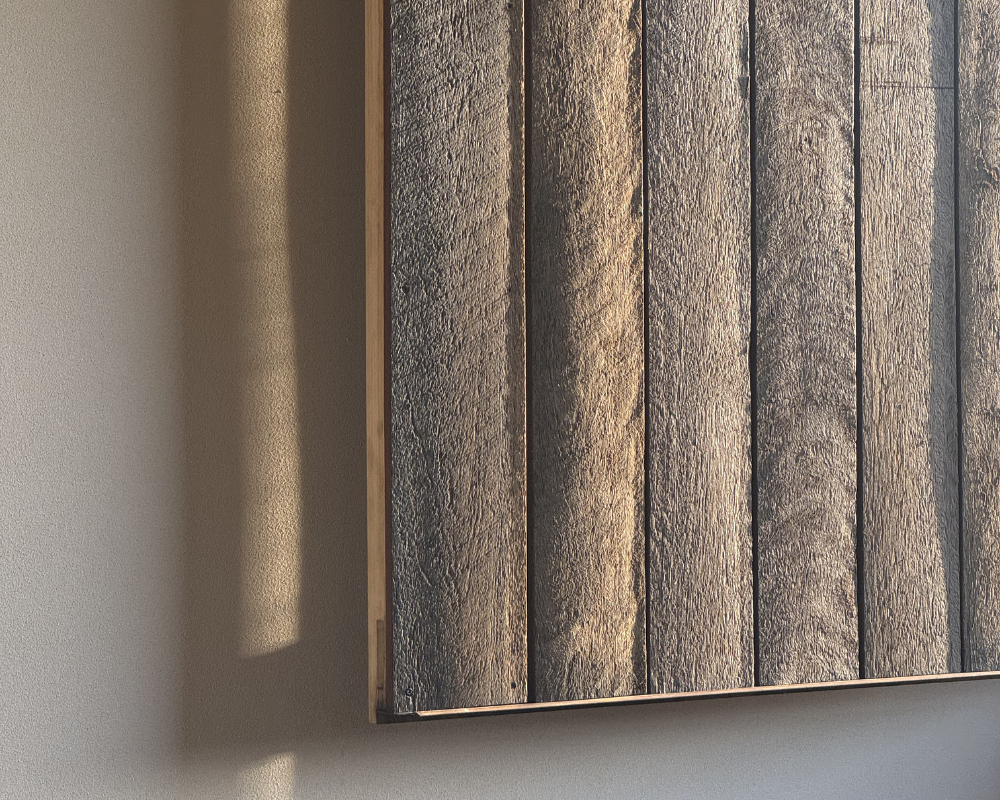 Txtures of wooden door at Casa Avalon Byron Bay.png