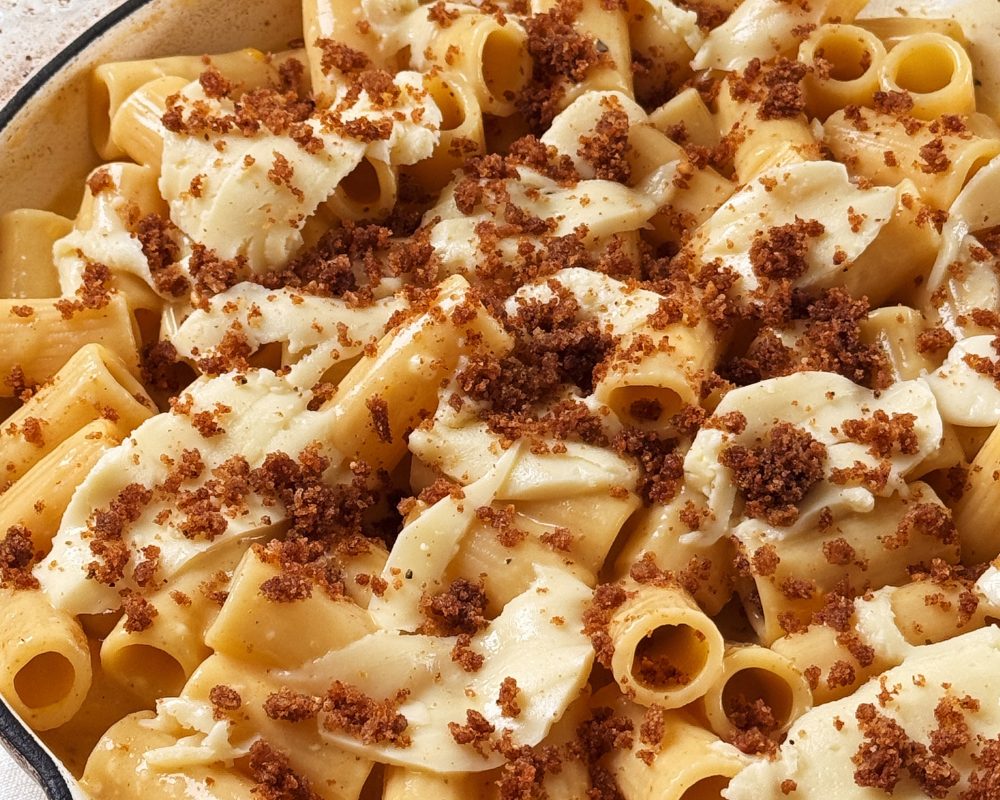  Rigatoni with cheese sauce, truffle breadcrumbs and mozzarella ready to go in the oven for homemade truffle mac &amp; cheese 