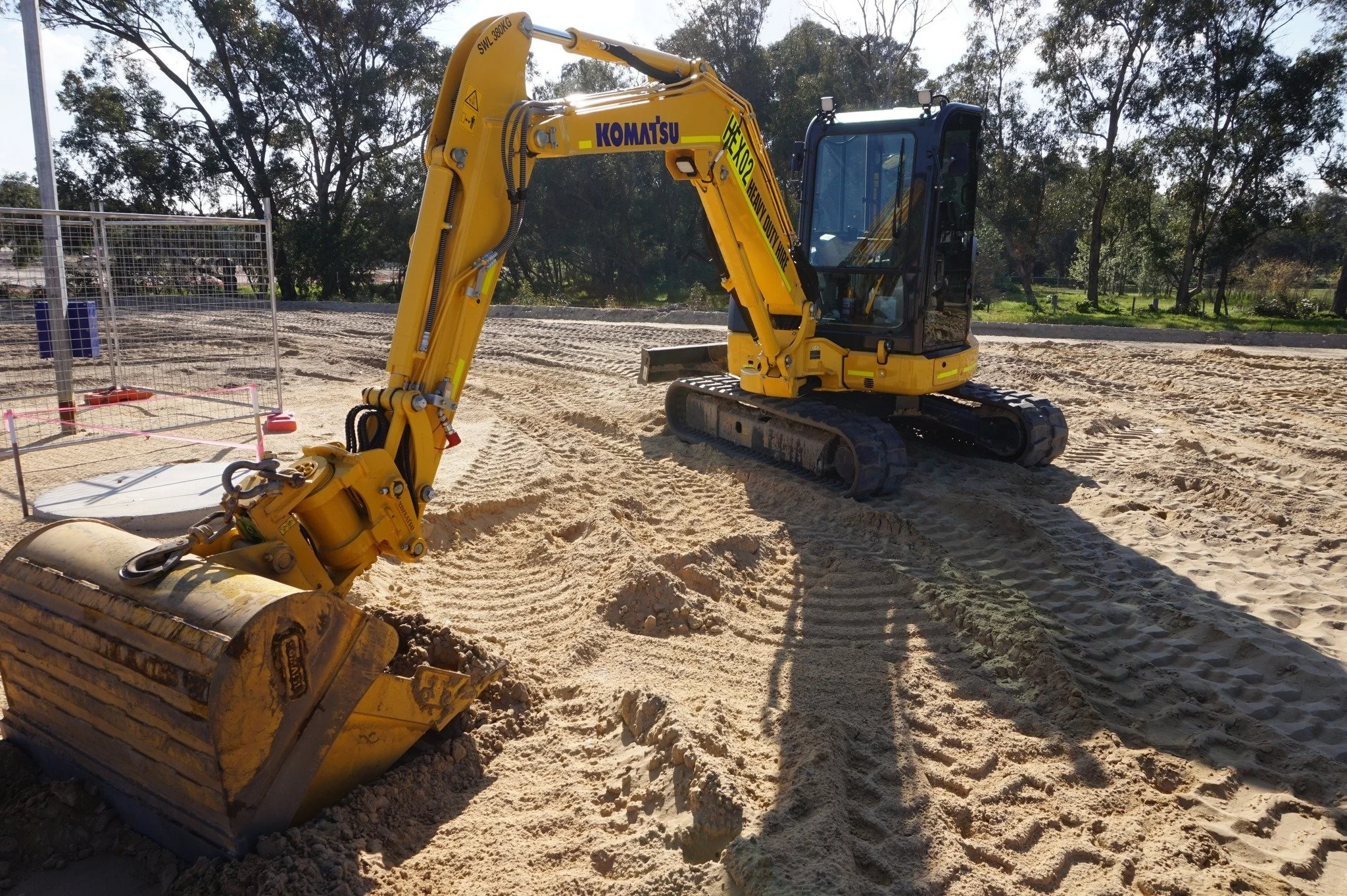 Pushing dirt, cutting time. 
Our newest Komatsu asset has been helping a civil client in Warnbro keep their project on track. 
Soon available for hire &ndash; message us today to book the smoothest machine for your site