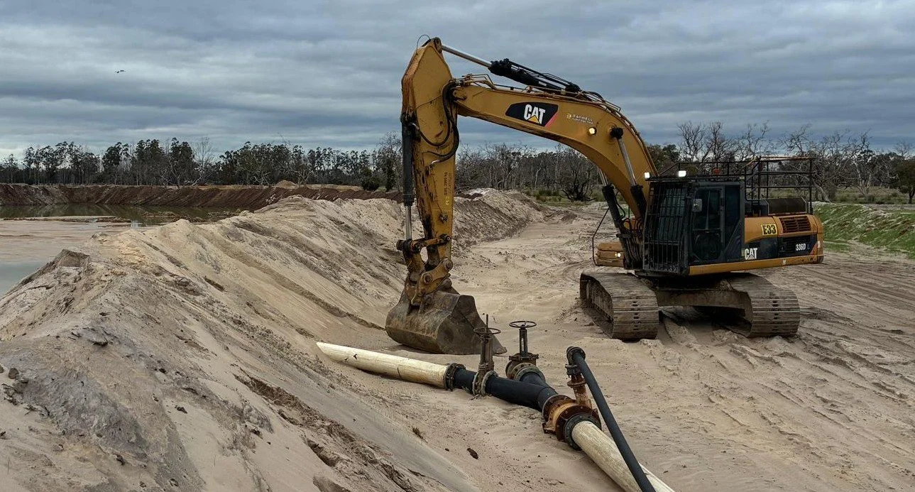 For the last few weeks, Mike has been out of the spotlight helping a new client on their mineral sands project down in Keysbrook. 
Thanks to @raywell_contracting and @M@martynmatenga  for trusting HDH to support your project.

#Earthmoving #Mining #m