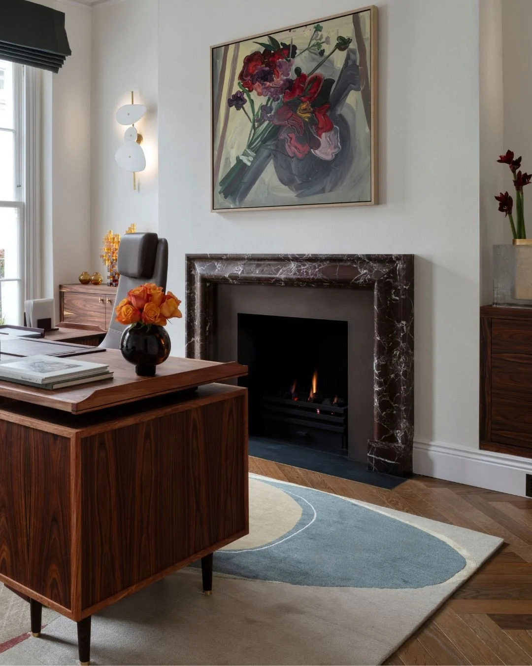 Autumn in a fireplace carved from Rosso Levanto ✨⁠
⁠
The rich, russet hues and deep veining of Rosso Levanto marble echo the warmth of the season, a natural palette of burgundy, chestnut, and clay. Its dramatic character brings depth and intimacy to 