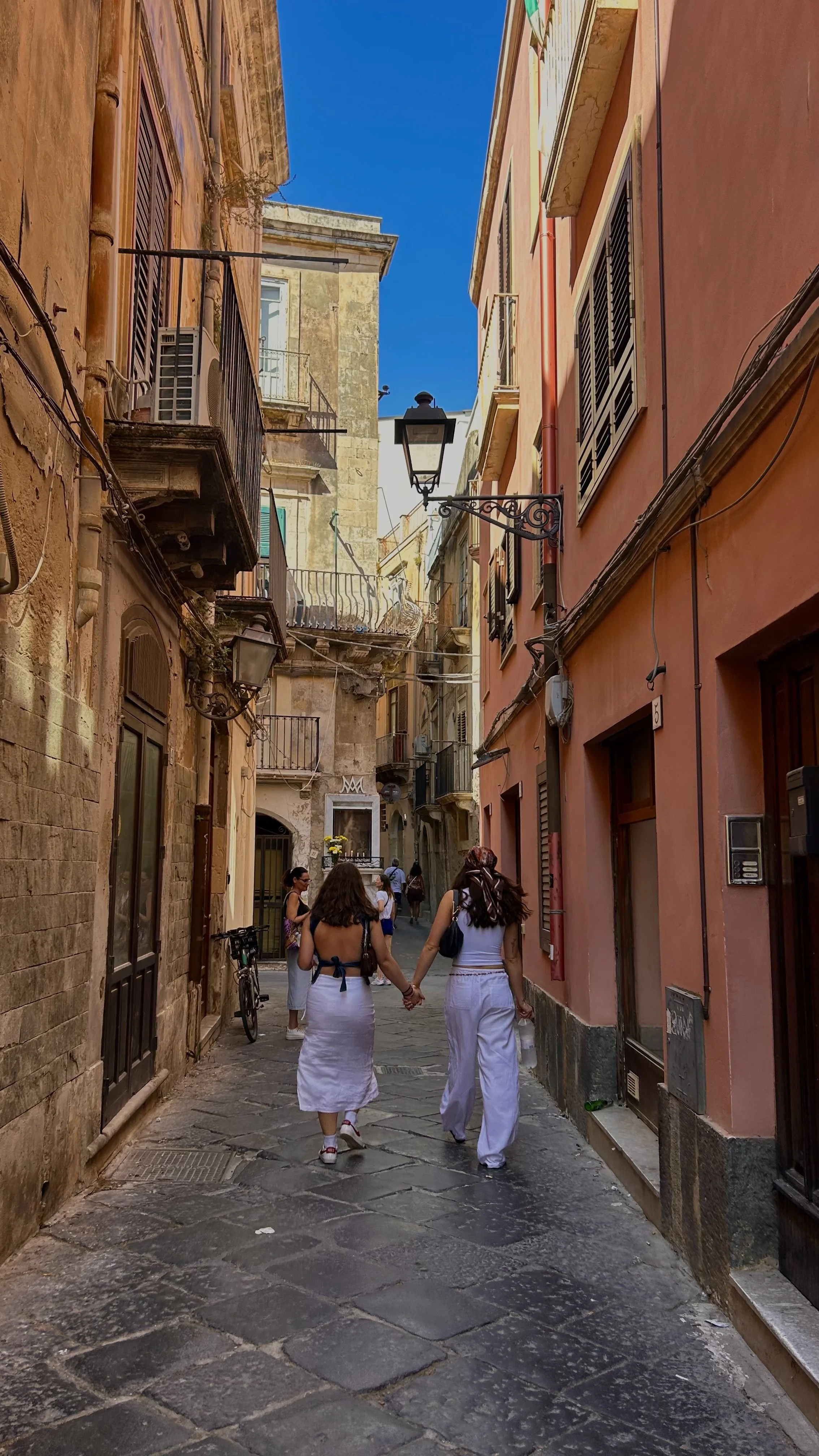 Reunions in Ortigia. A Short Film