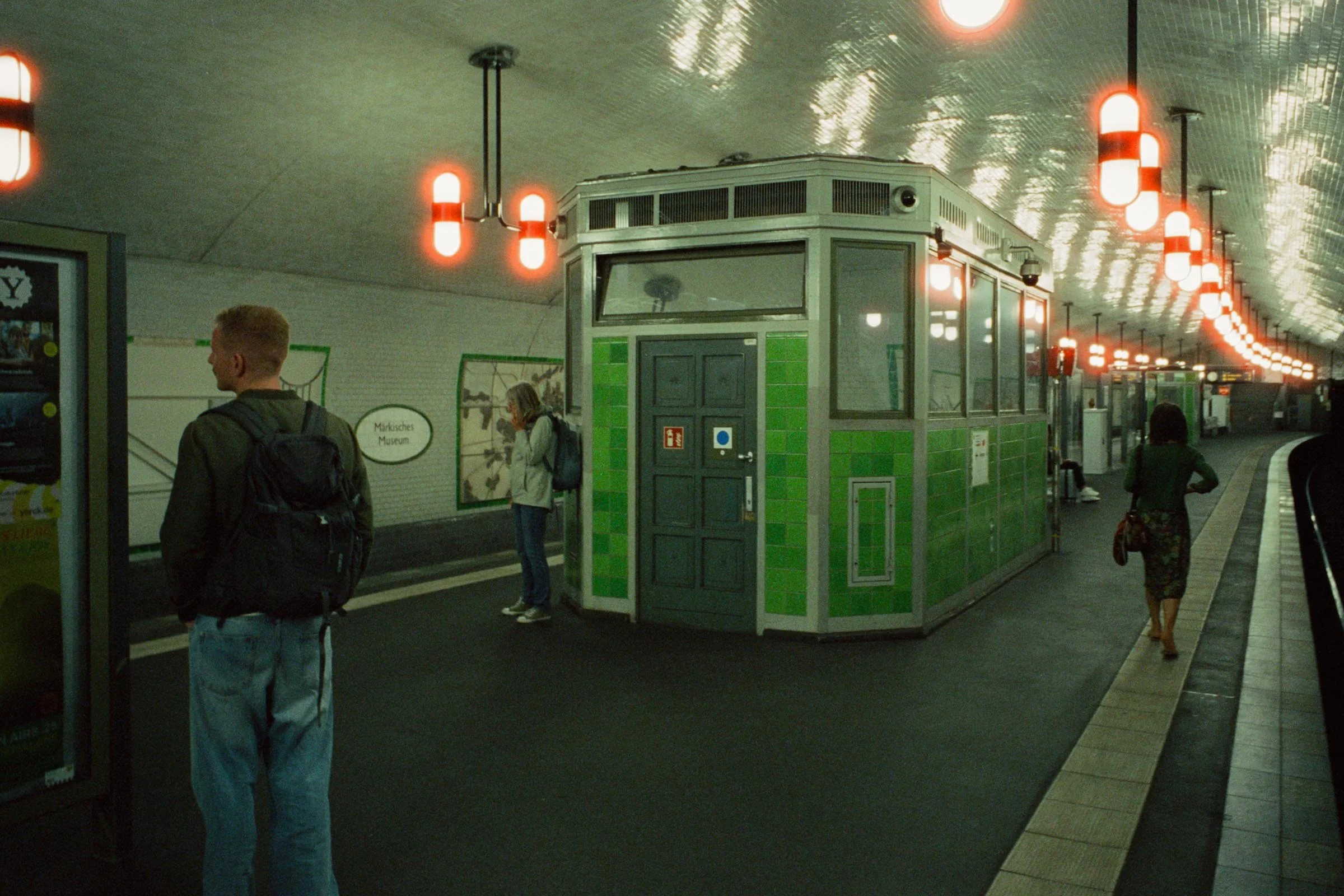 000077590036-3_1.jpg