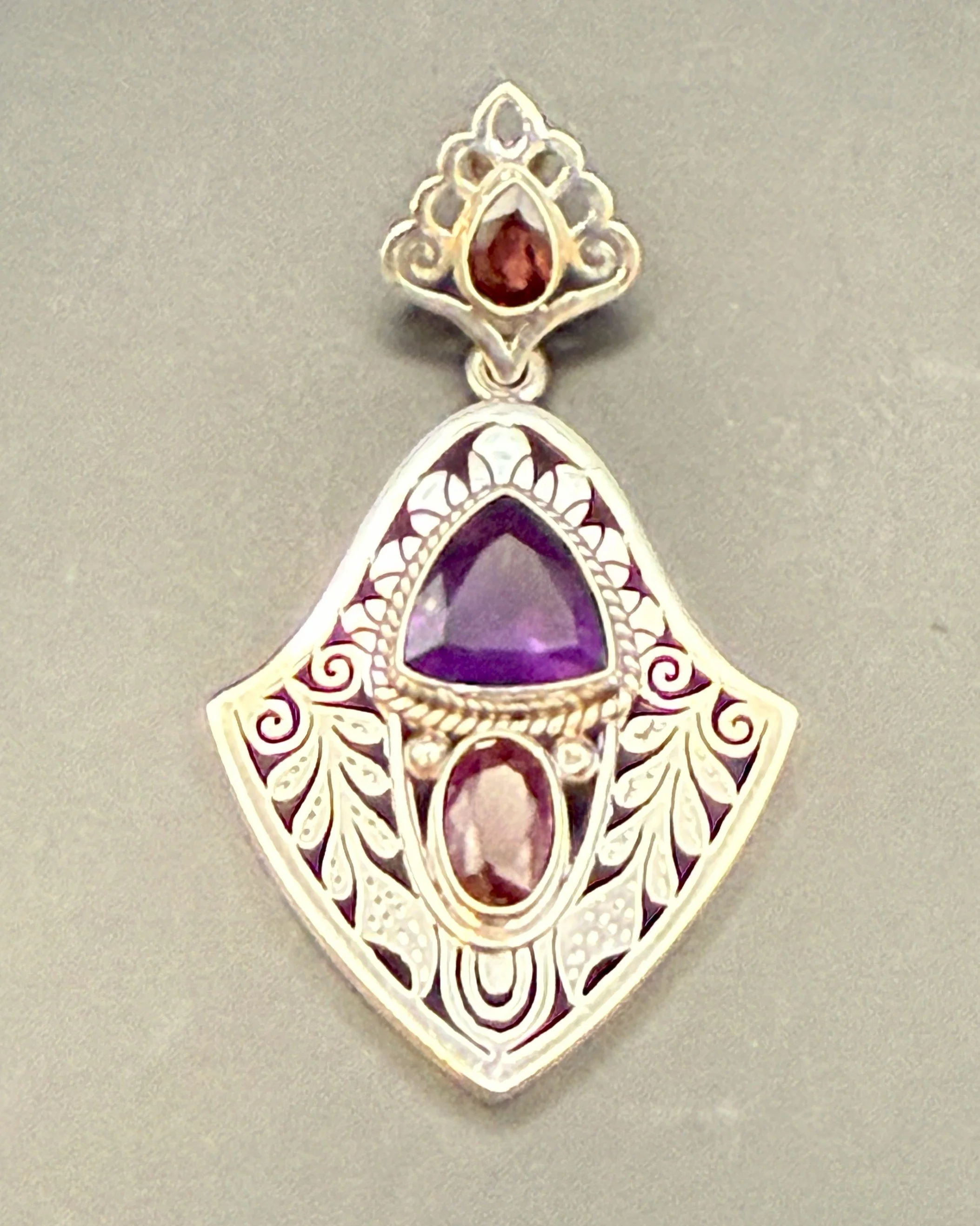 Jali pendant (with Amethyst and Garnet)