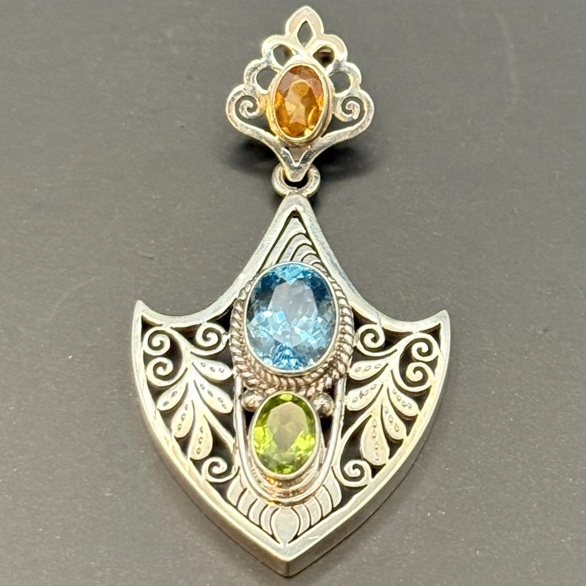 Jali pendant (with Garnet, Blue Topaz and Peridot)