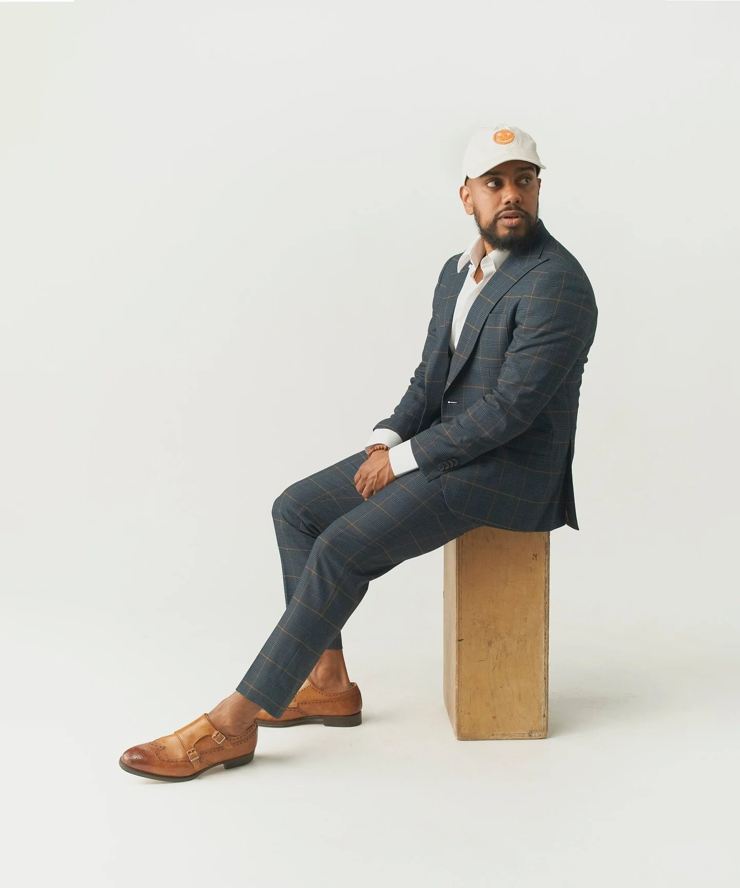 Your suit is exactly that &mdash; your suit. The choice of pattern creates a range of versatility. Formal or elevated by streetwear&hellip;Why choose one when you can choose both? @nyknicks fans, wya?

#SuitStyle #StreetStyle