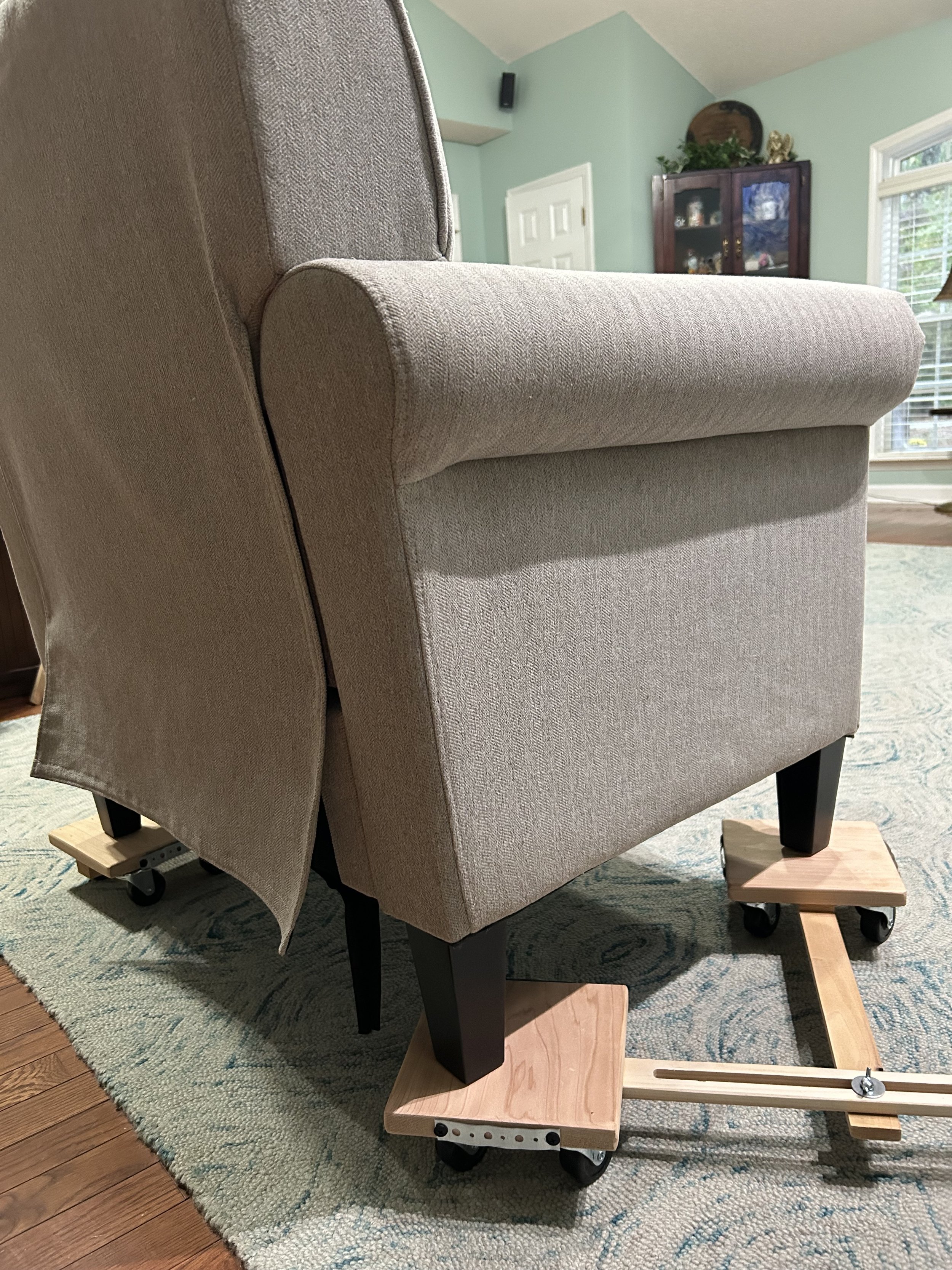 pic of back of chair.jpg