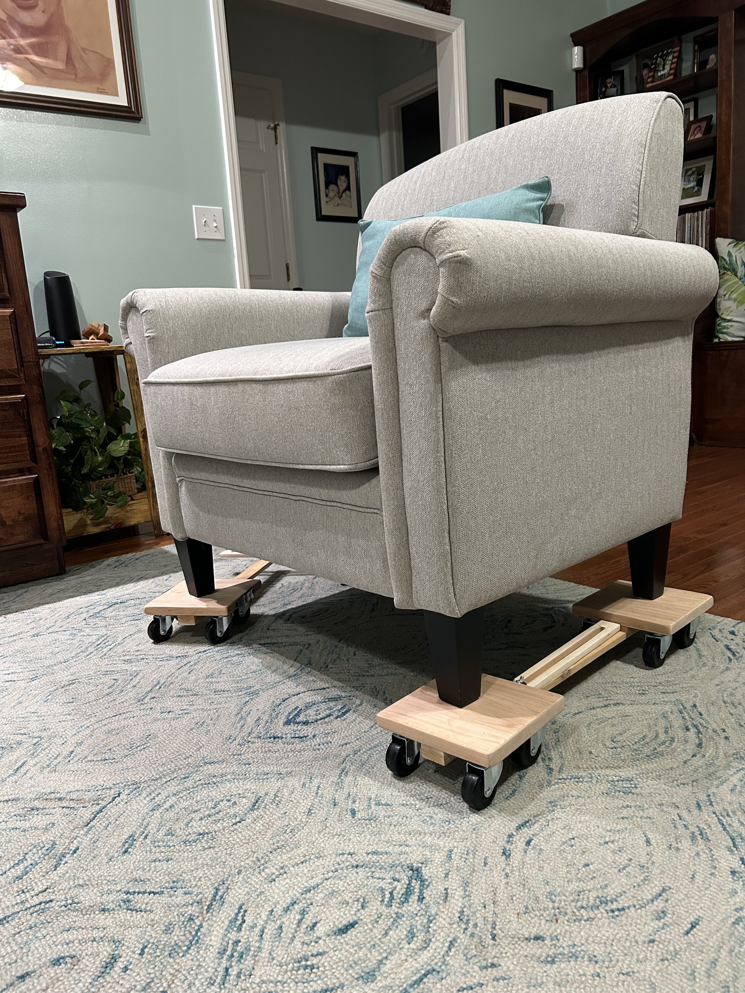 pic of new chair angle.jpg