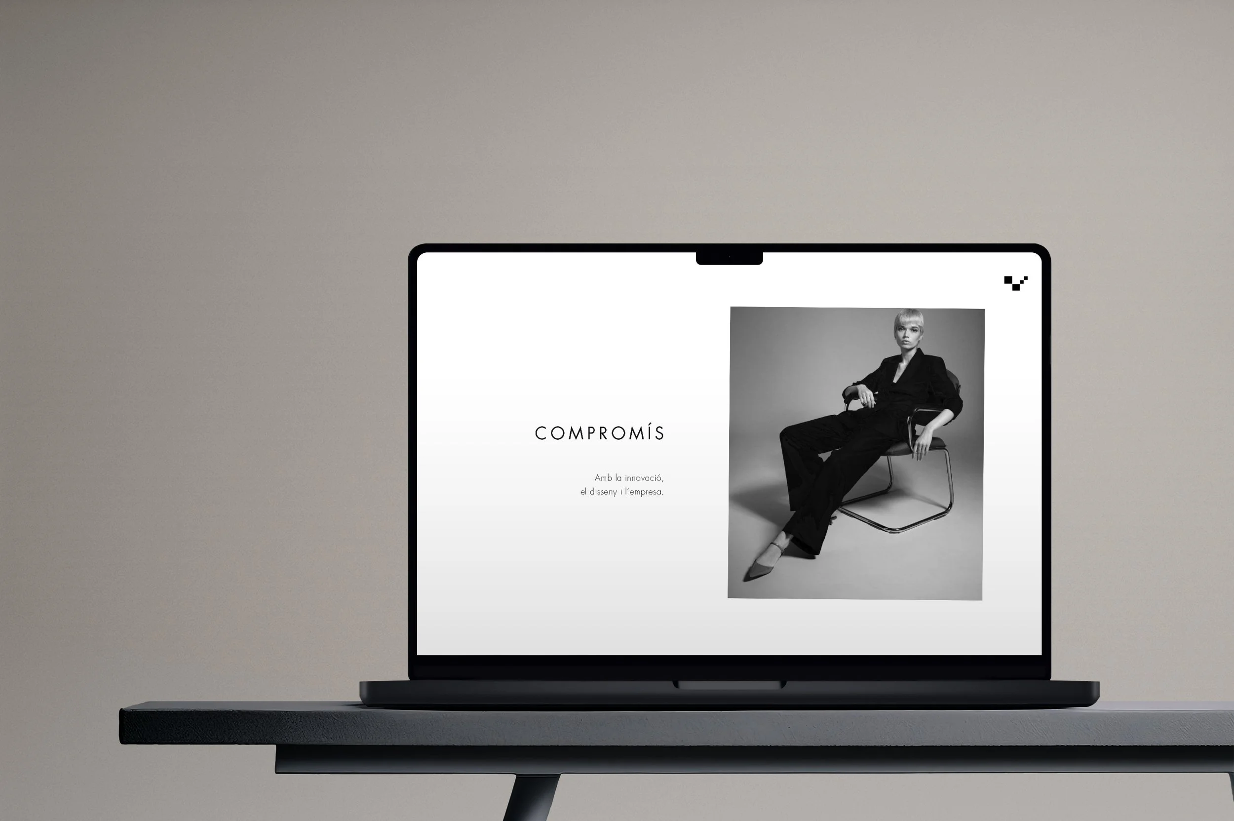 Macbook_Blank_003-4.jpg