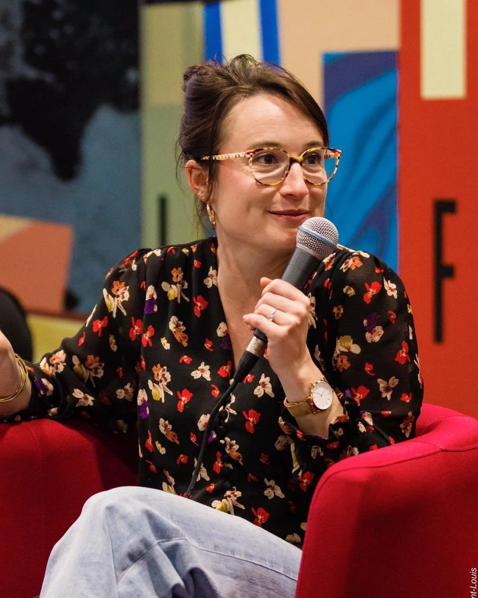 💬 𝗚𝗥𝗔𝗡𝗗 𝗘𝗡𝗧𝗥𝗘𝗧𝗜𝗘𝗡 𝗔𝗩𝗘𝗖 𝗠𝗘́𝗟𝗜𝗦𝗦𝗔 𝗗𝗔 𝗖𝗢𝗦𝗧𝗔 🧡
Vous &ecirc;tes venus tr&egrave;s nombreux rencontrer @melissadacosta_off lors du dernier Forum du Livre 😍 En entretien ou en s&eacute;ance de d&eacute;dicaces, l'autrice a