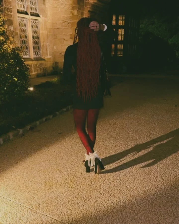 The symphony🎶
@secretsuppersocietyrva 
-
-
-
#virginiahouse #illusioneperfetta #girlinred #halloween #gardenview #ethereal #darkacademia #fashion #fall #fallfashion #explorepage