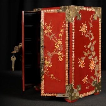 Weaving Culture: The Vietnamese Story in Minnesota