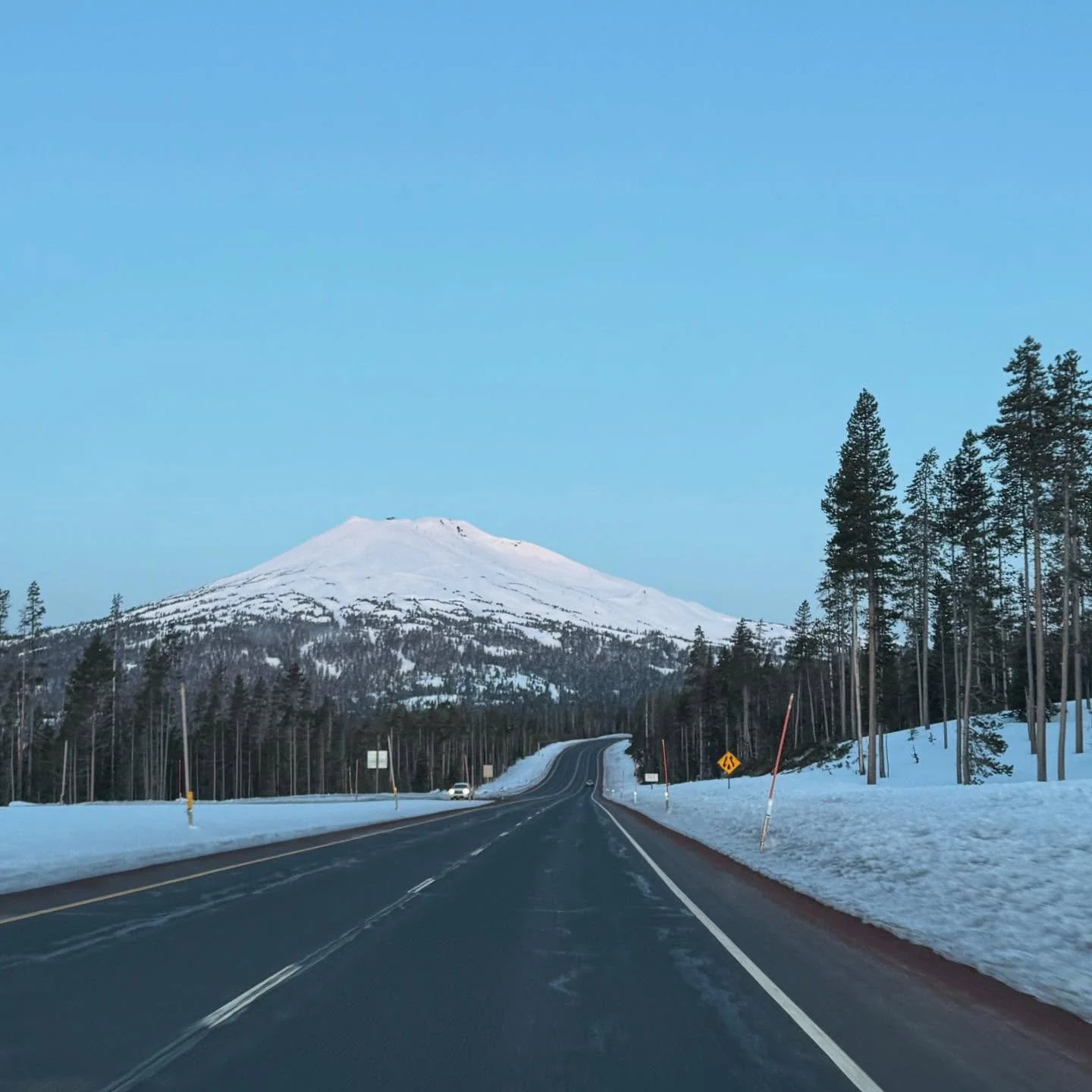 @mtbachelor @bigwave_challenge is coming for ya. Warm ups all day. @logecamps happy hour apr&egrave;s!!