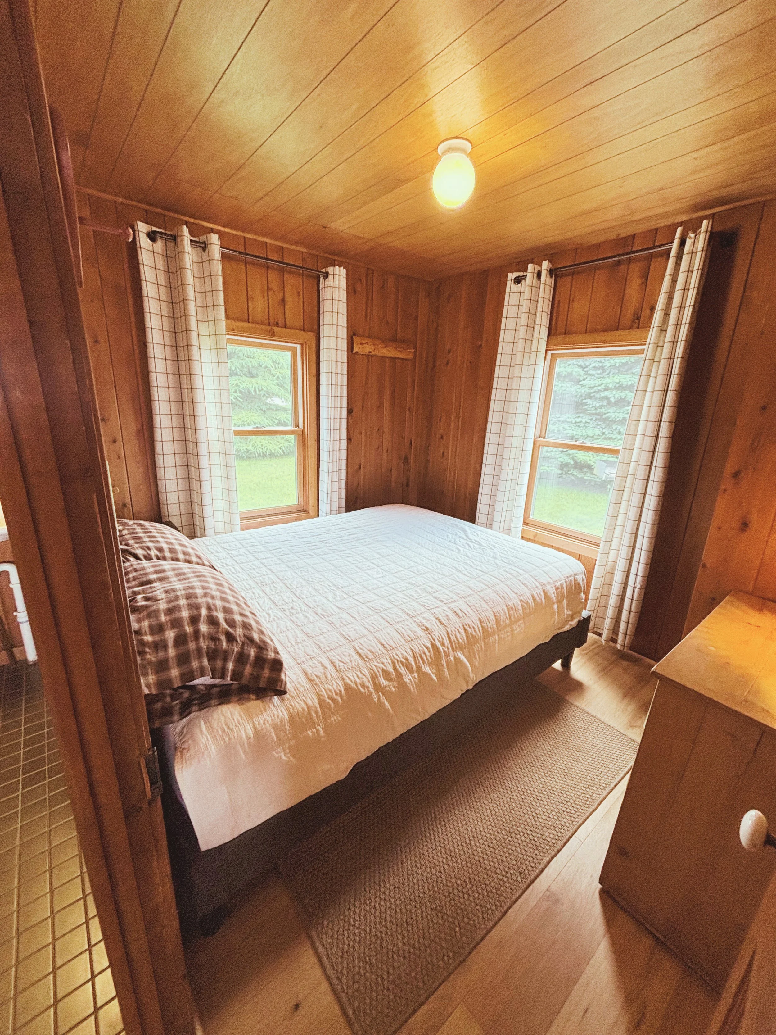 Queen bed